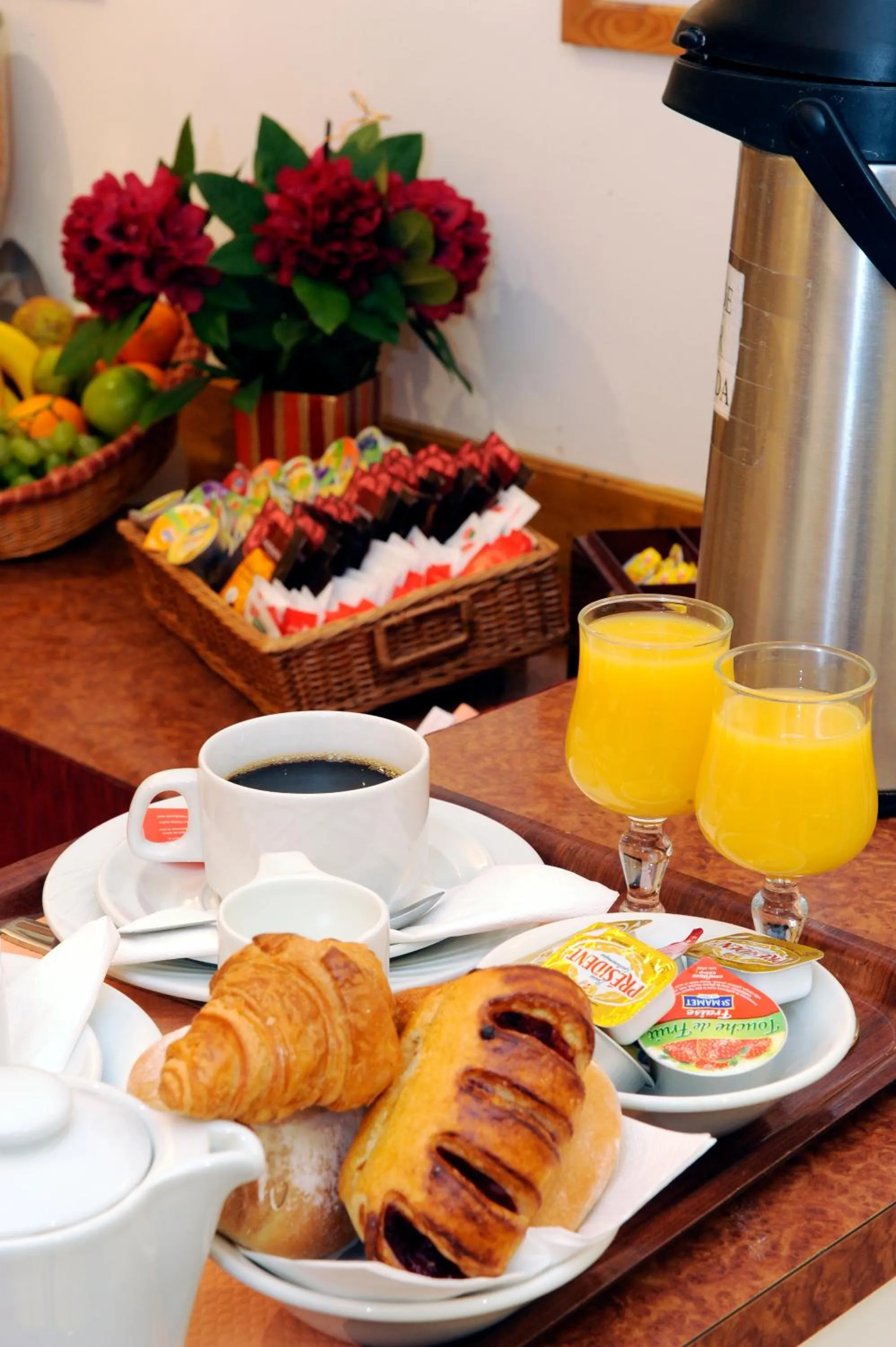 Buffet breakfast in Auriane Porte De Versailles