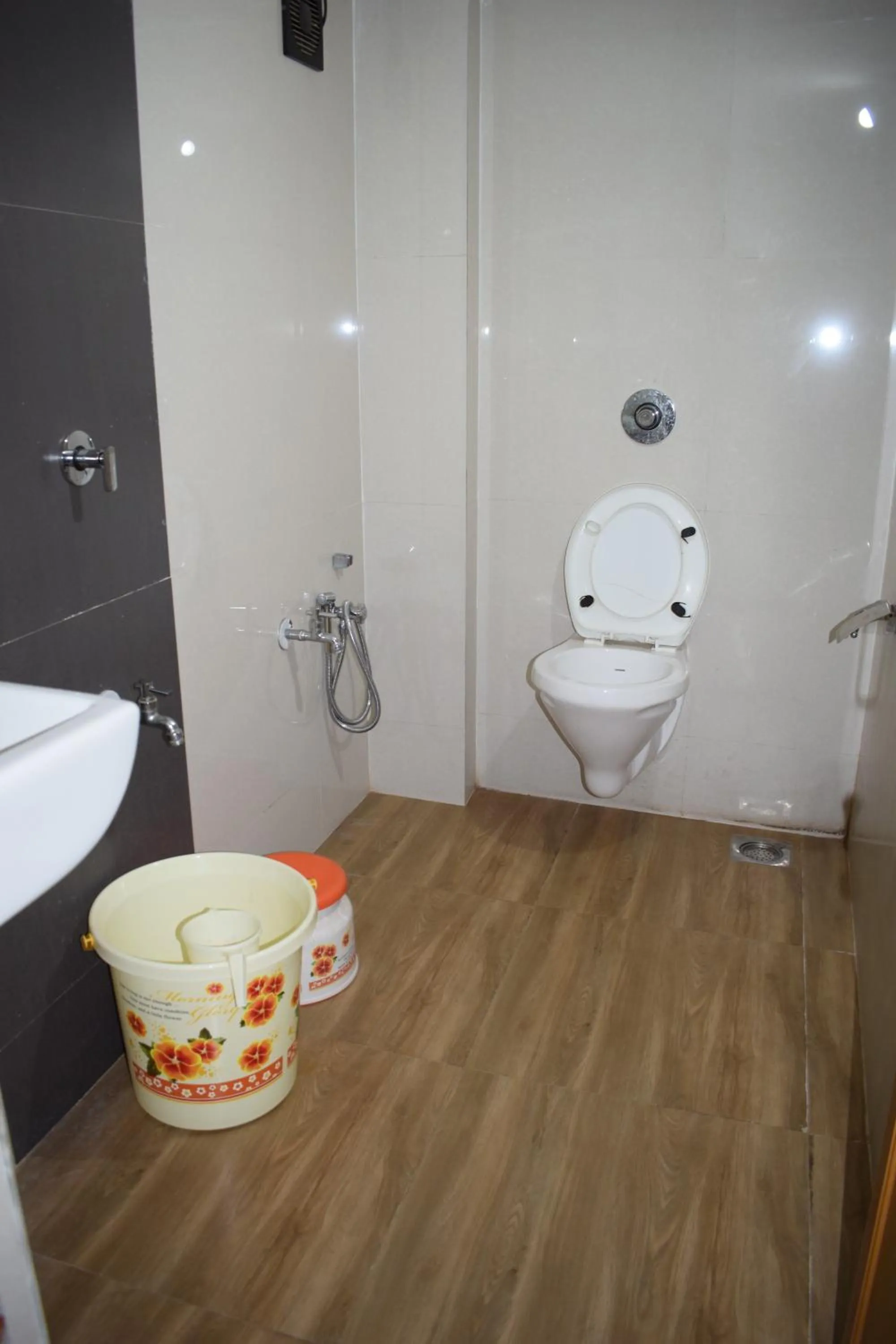 Bathroom in Manas Homestay by Sky Stays