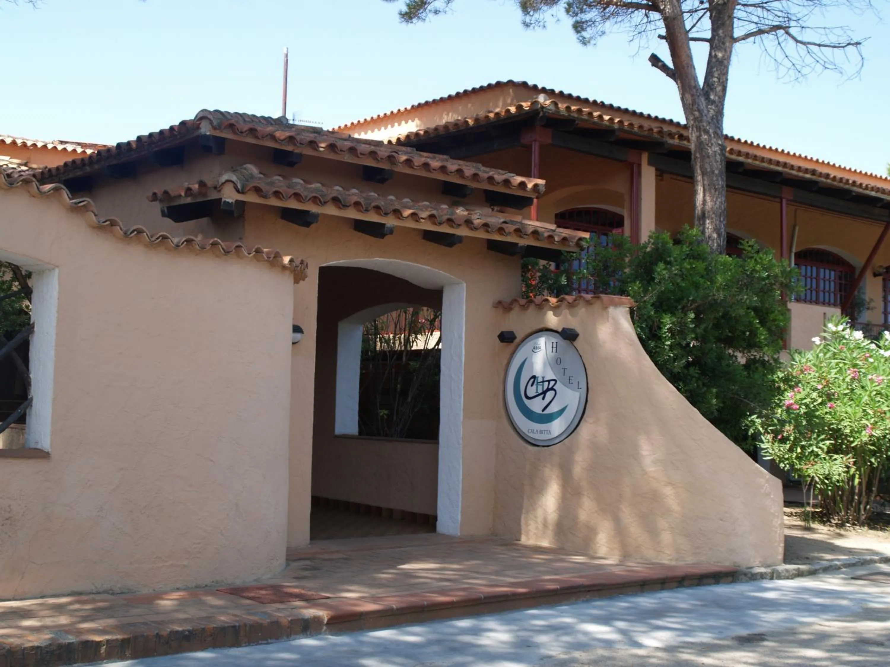 Facade/entrance in Club Esse Cala Bitta