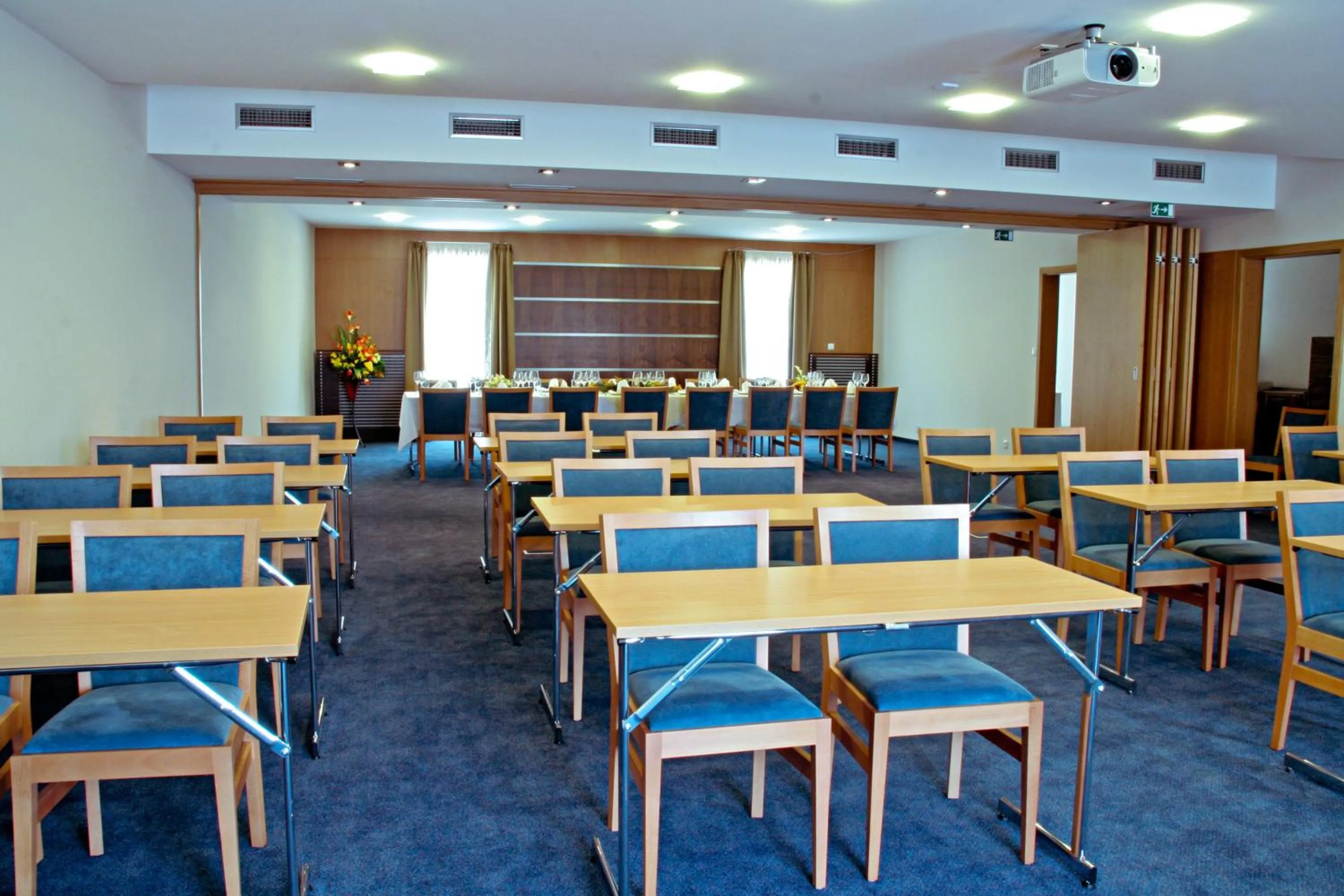 Business facilities in IMPIQ Hotel