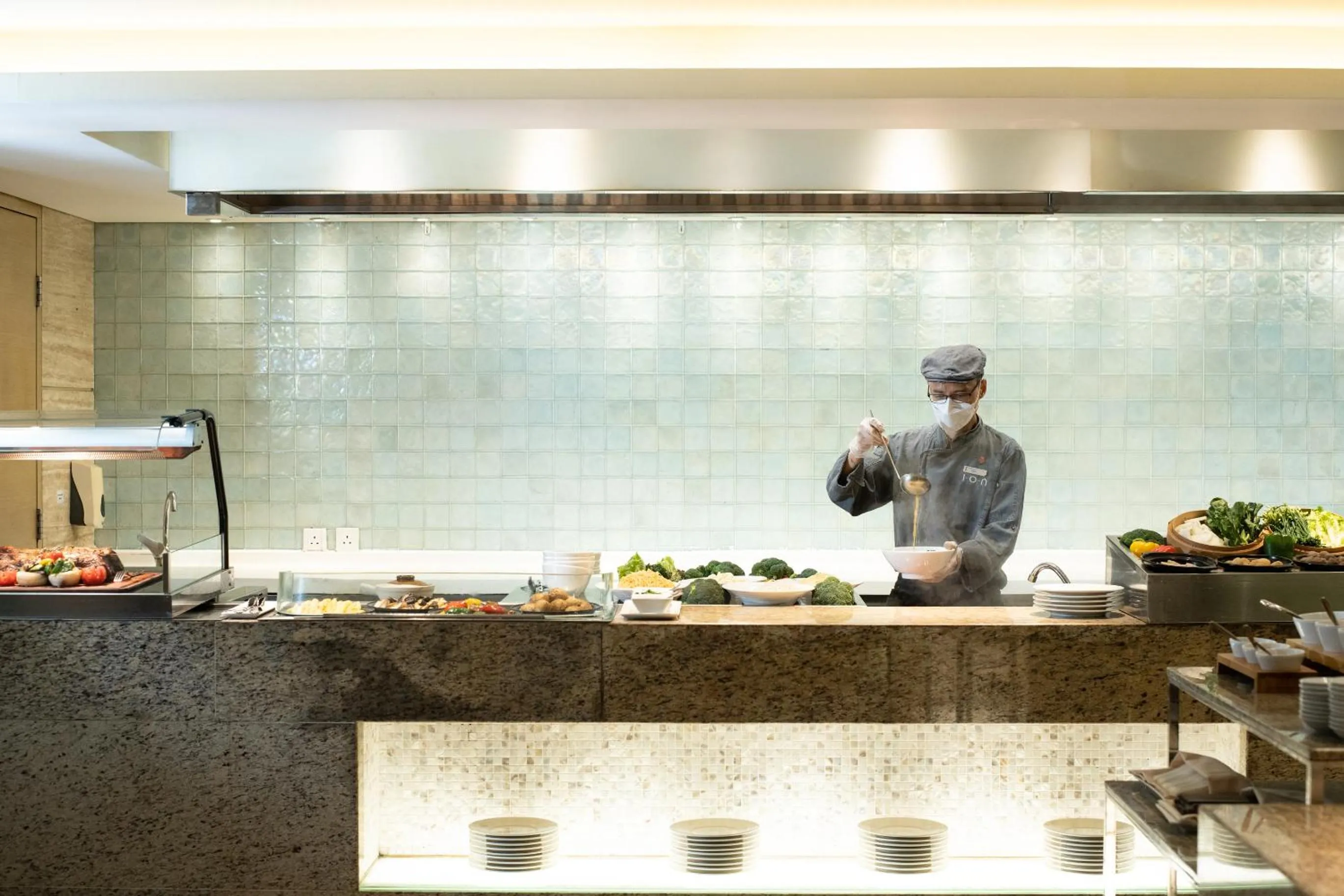 Restaurant/places to eat in Nina Hotel Island South