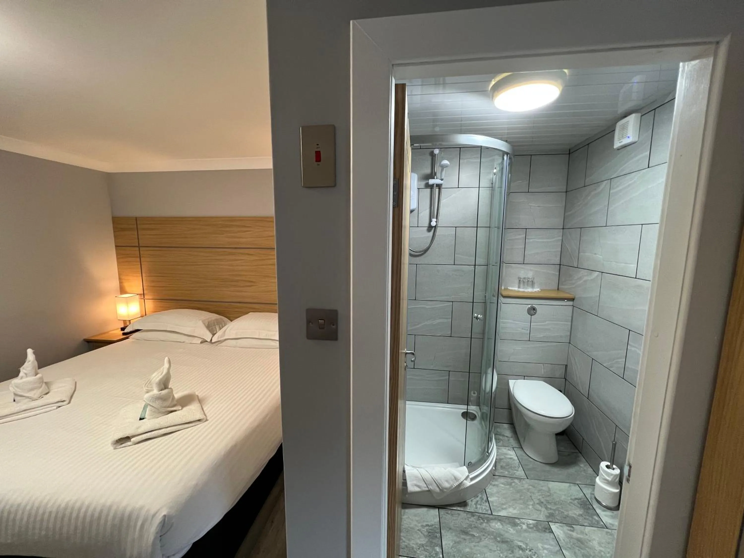 Toilet, Bed in Auld Mill House Hotel