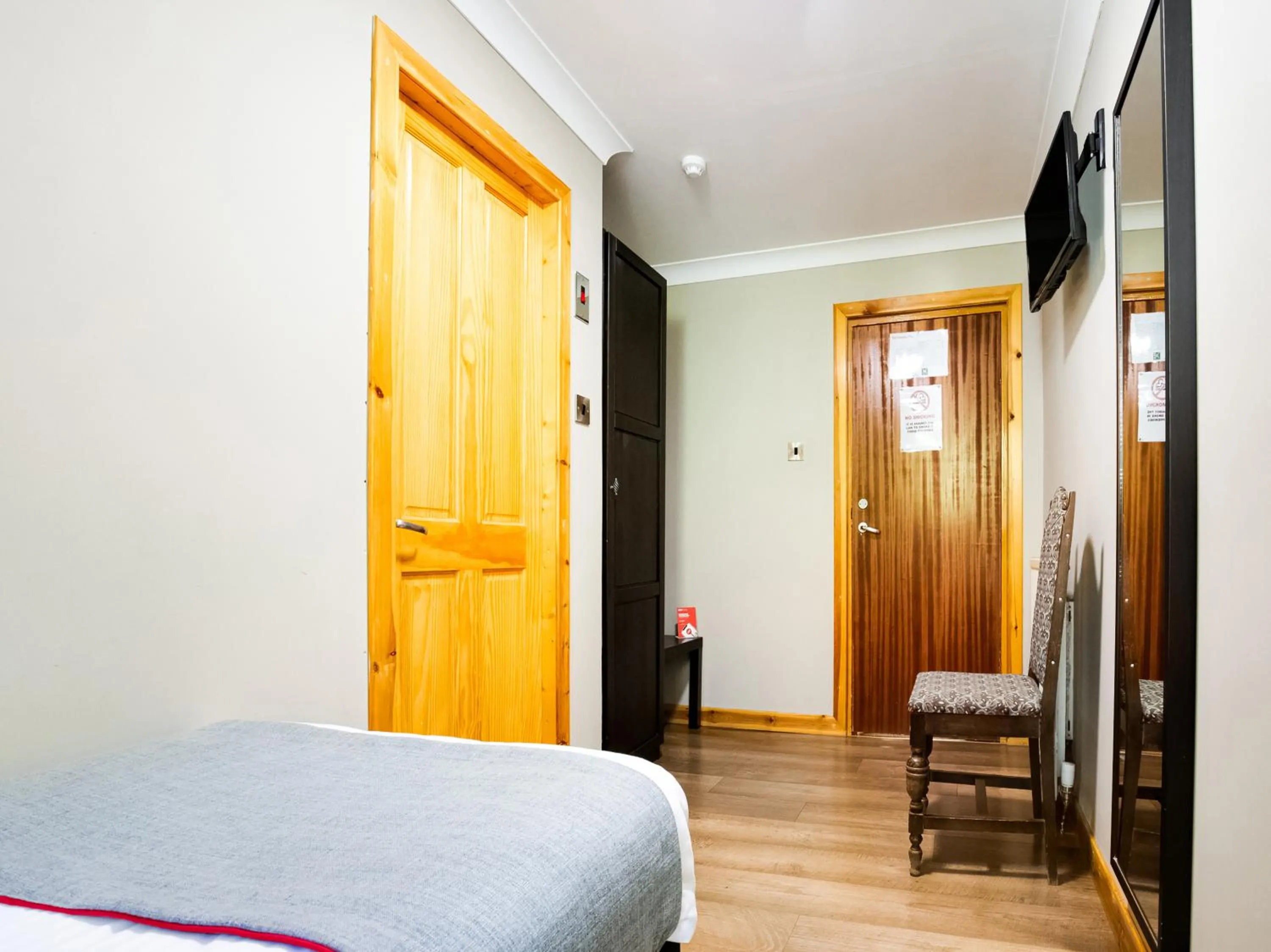 Photo of the whole room, Bed in Auld Mill House Hotel