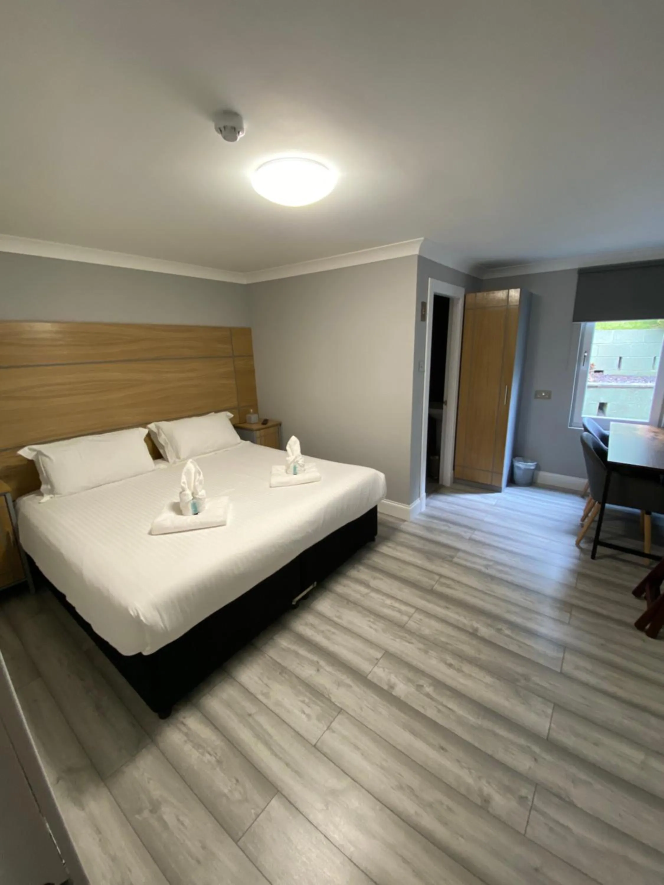 Bedroom, Bed in Auld Mill House Hotel