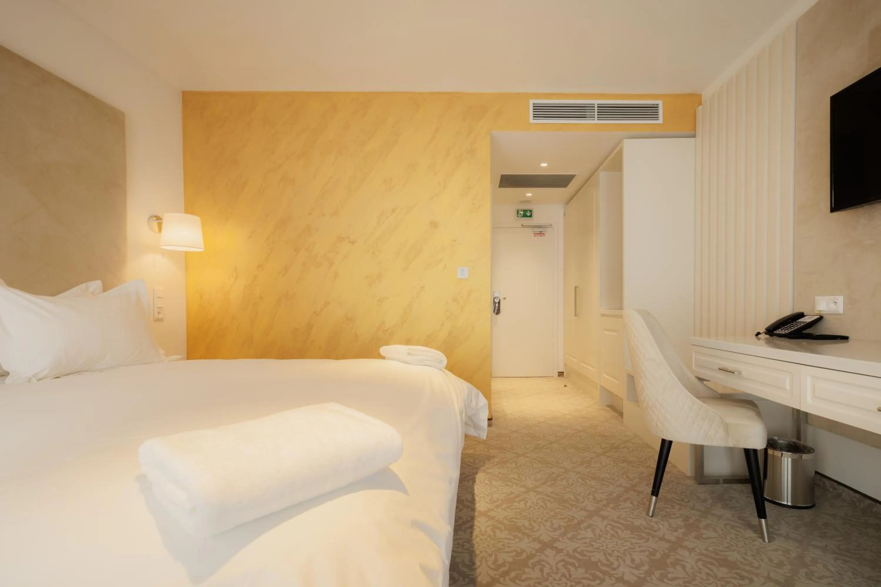 Photo of the whole room, Bed in Hotel Arcade