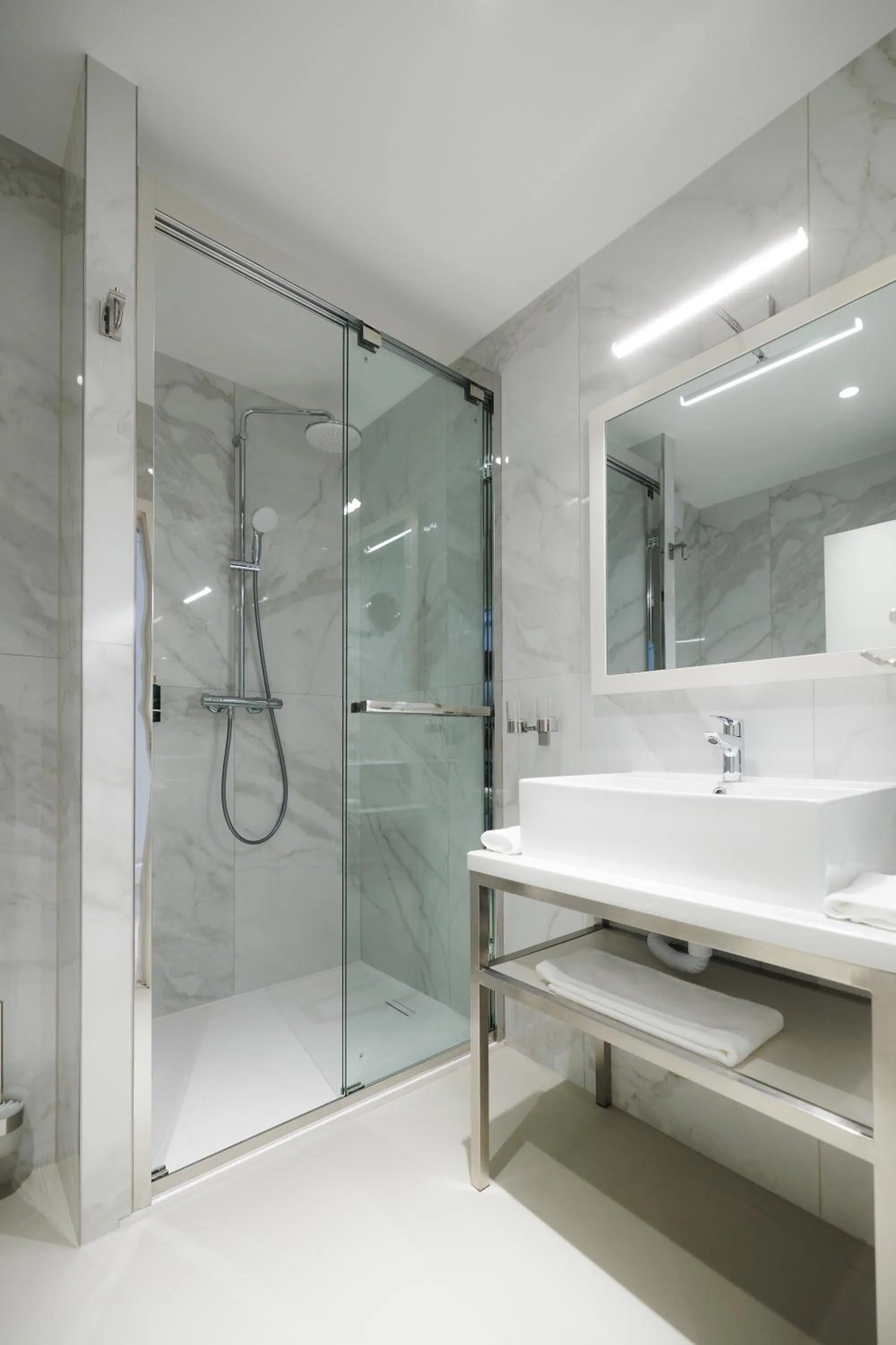 Bathroom in Hotel Arcade