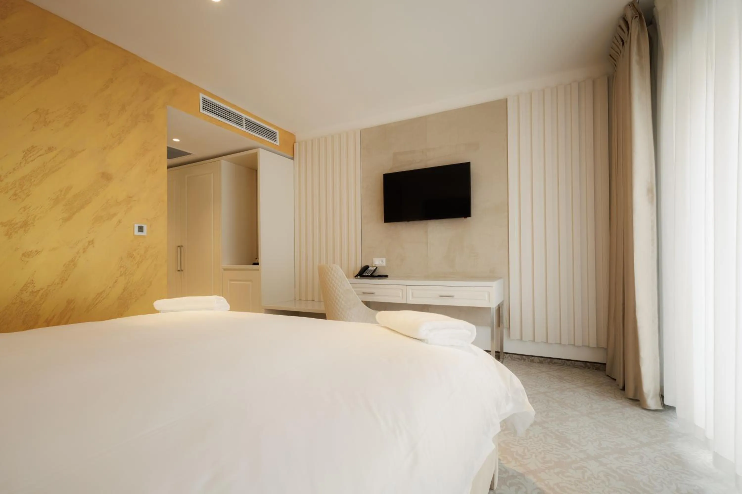 Photo of the whole room, Bed in Hotel Arcade