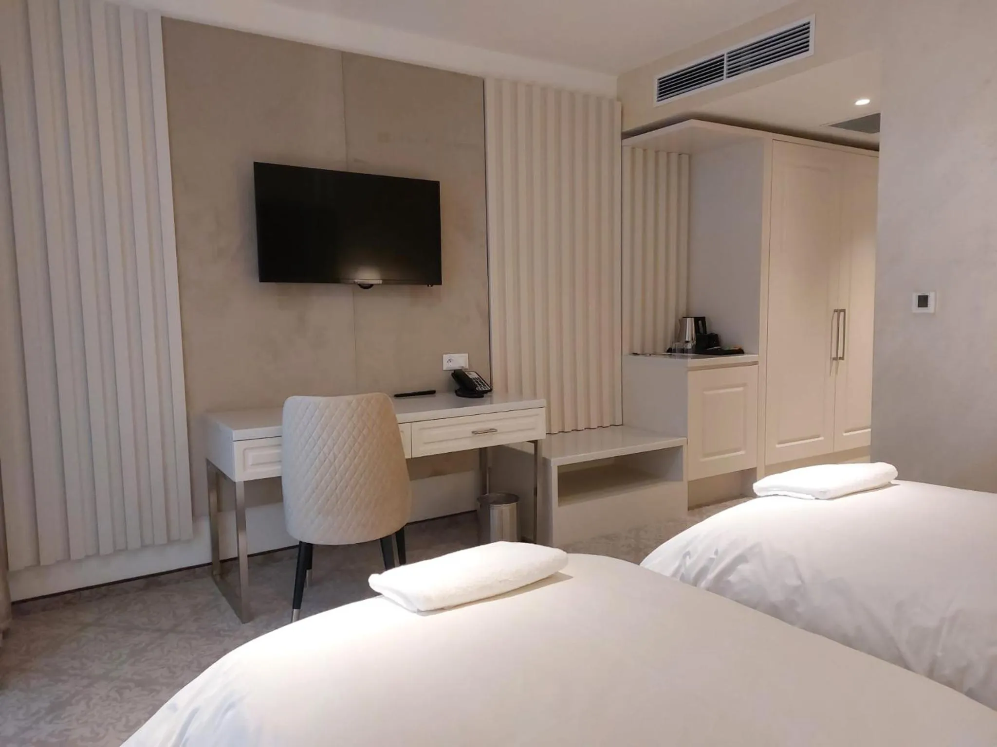 Photo of the whole room, Bed in Hotel Arcade