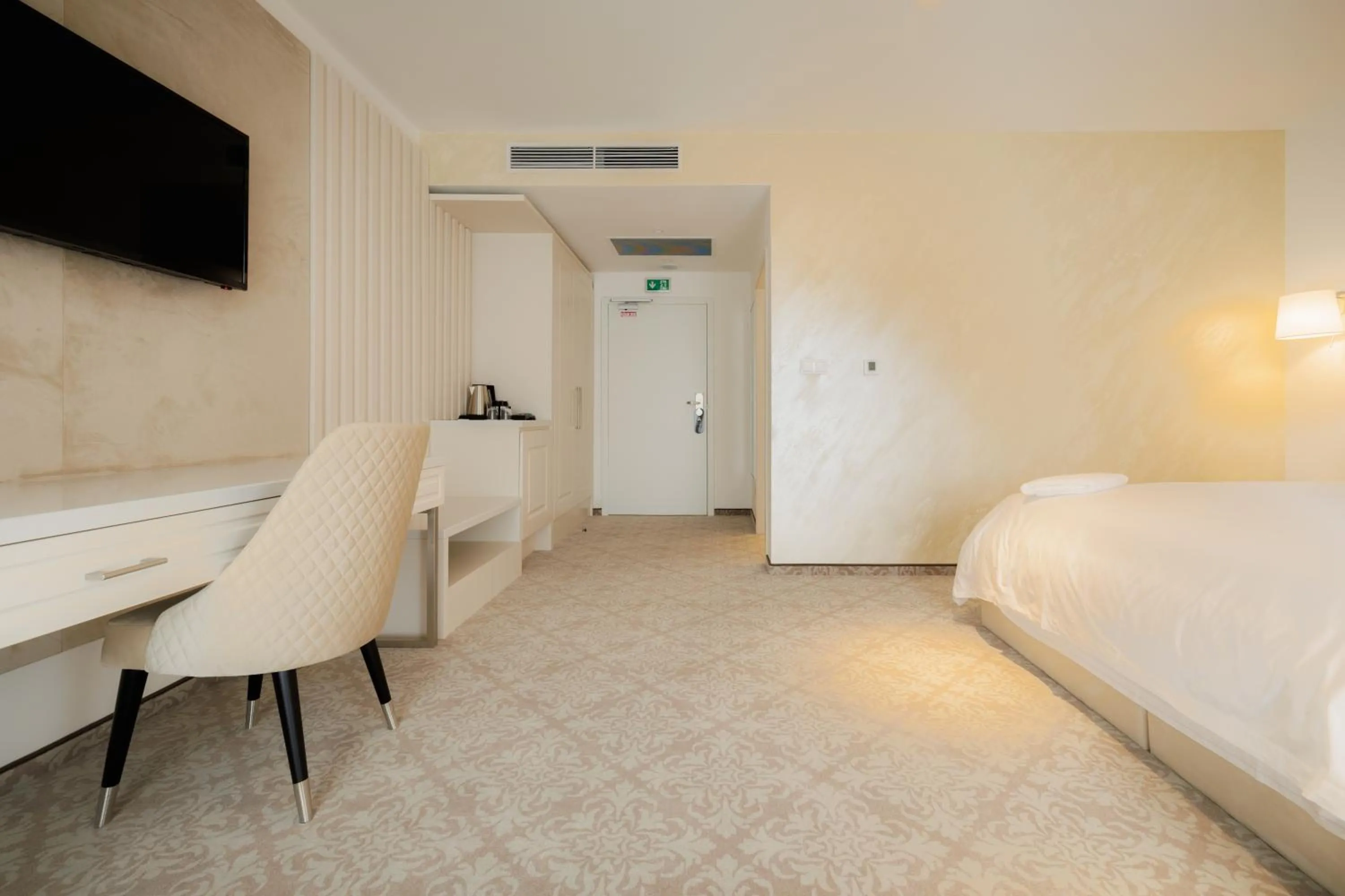 Photo of the whole room, Bed in Hotel Arcade