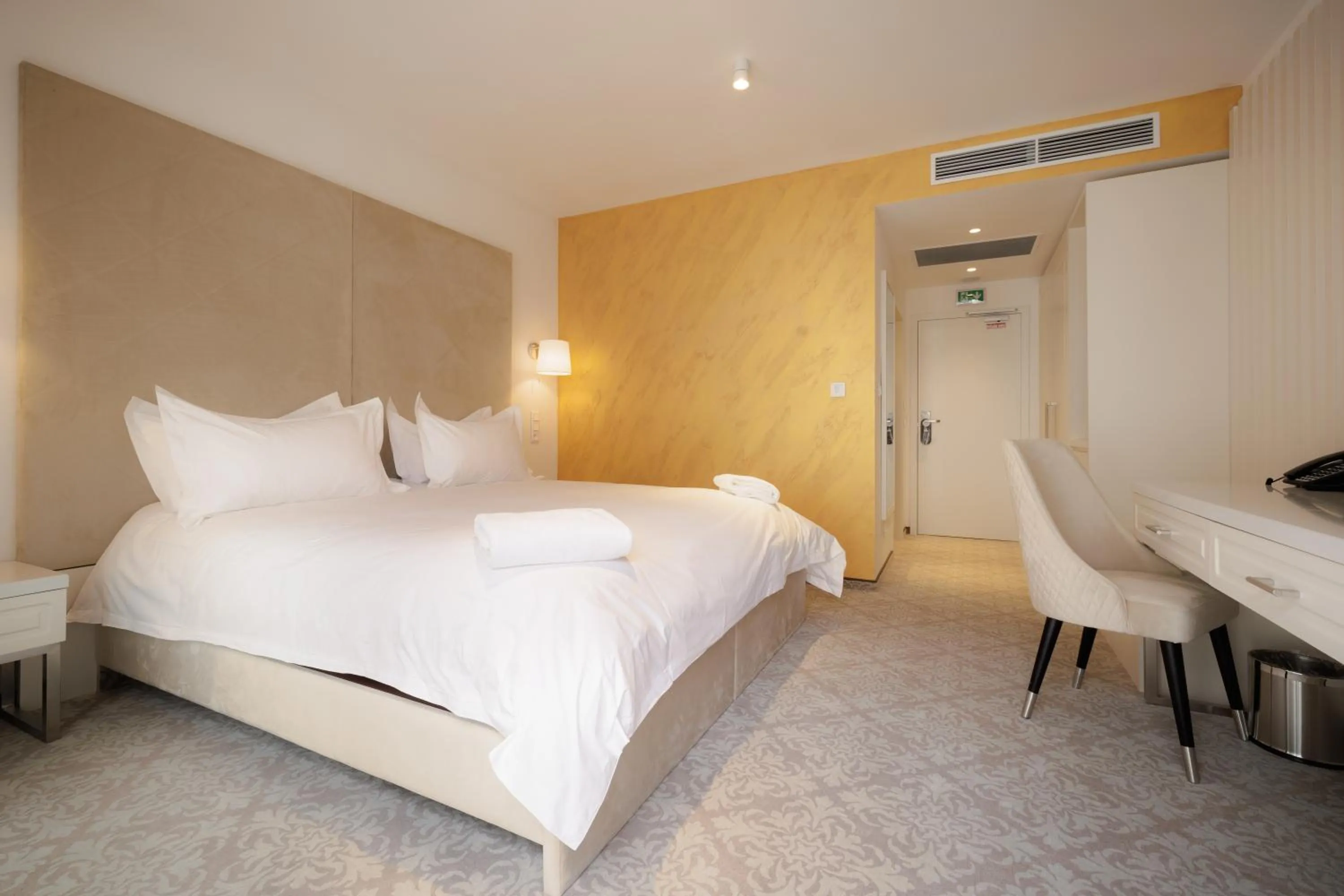 Photo of the whole room, Bed in Hotel Arcade