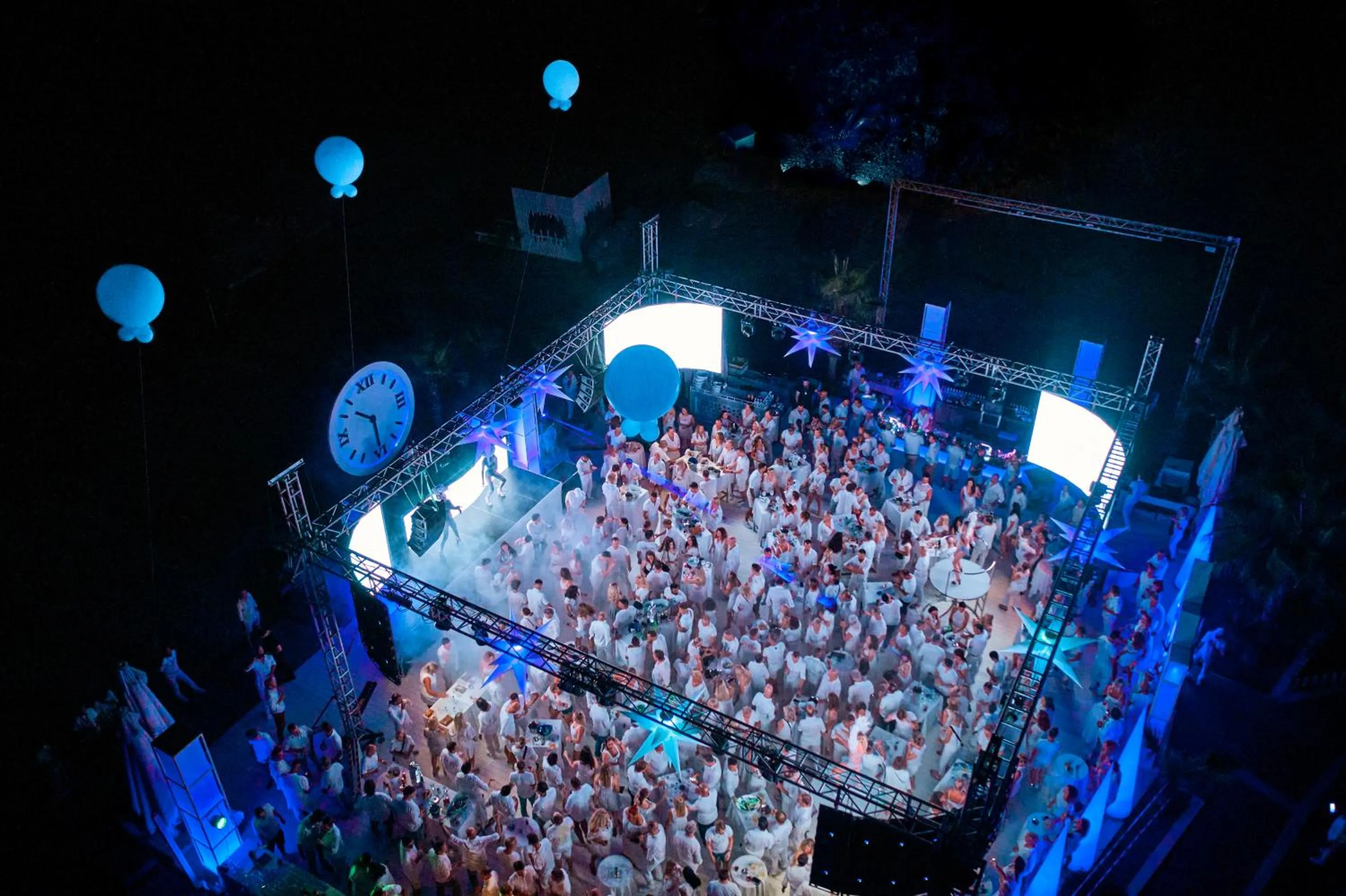 Nightclub / DJ in ROBINSON CAMYUVA - Adults only