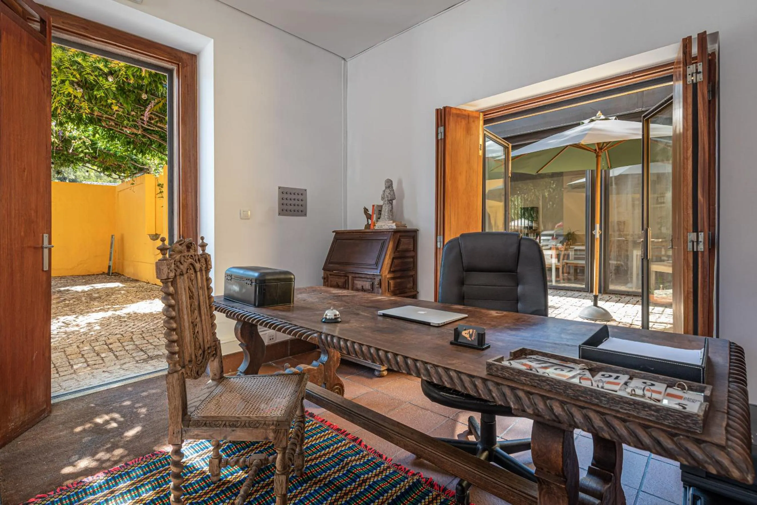 Seating area in Alamal River Club