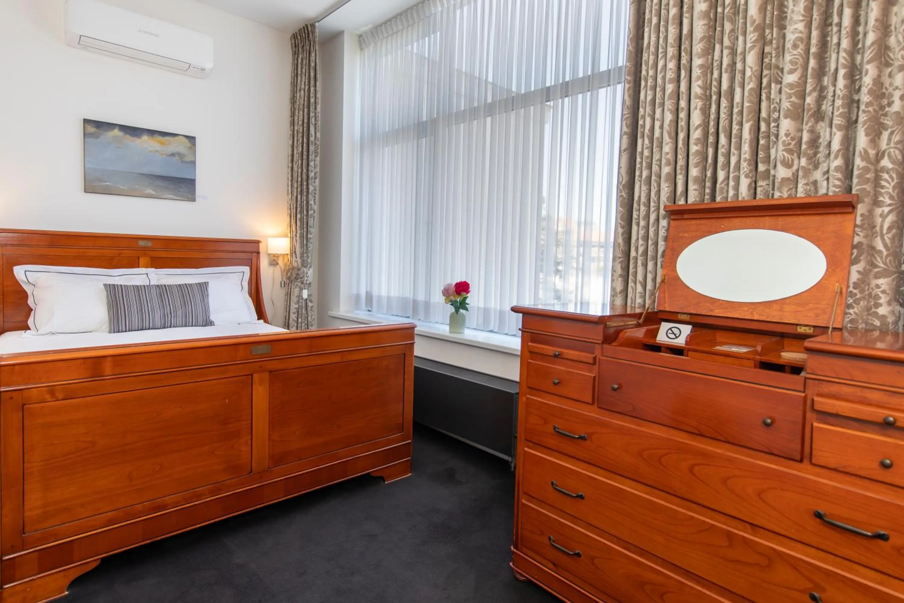 Photo of the whole room, Bed in Hotel La Rosa Amsterdam Beach