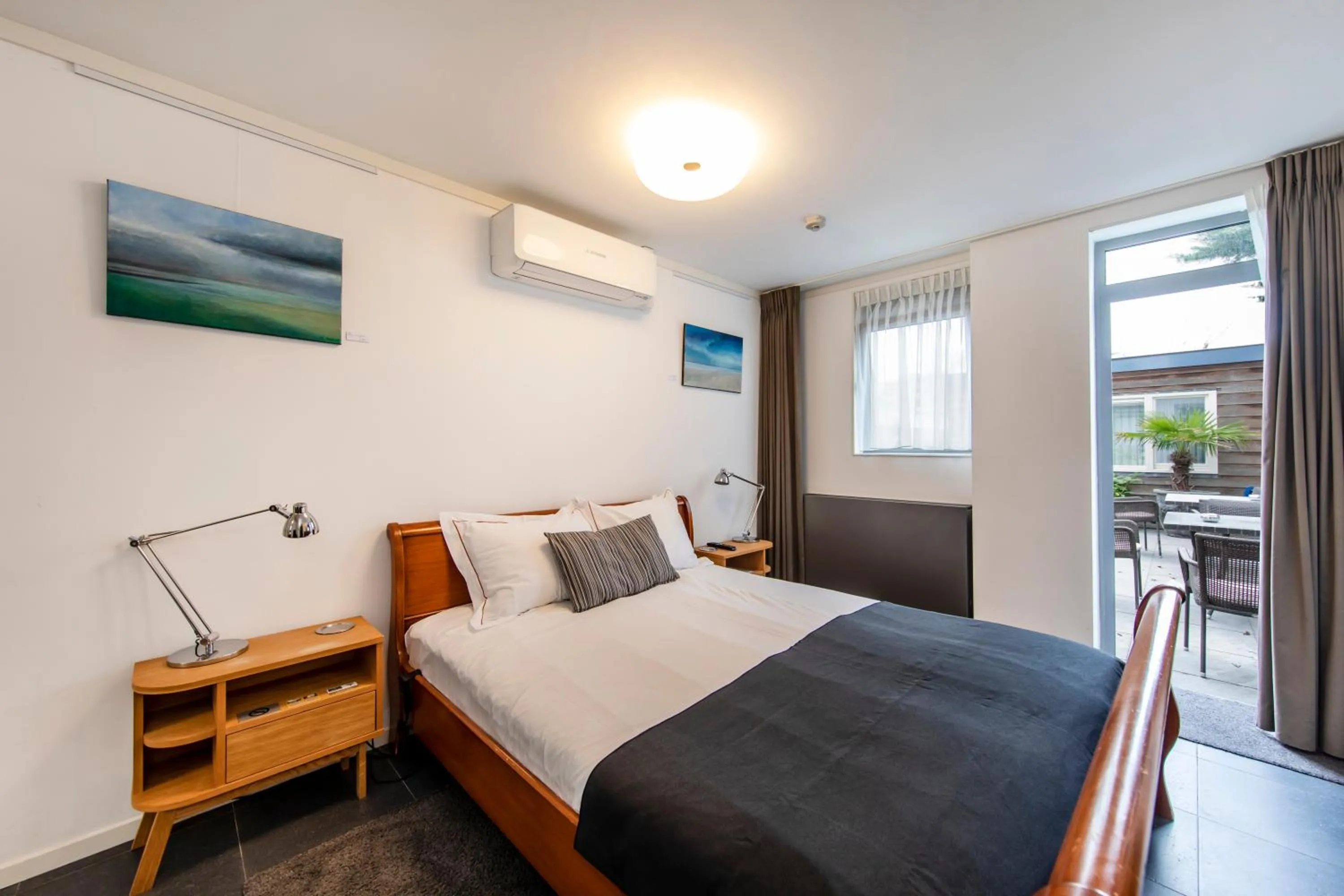 Photo of the whole room, Bed in Hotel La Rosa Amsterdam Beach