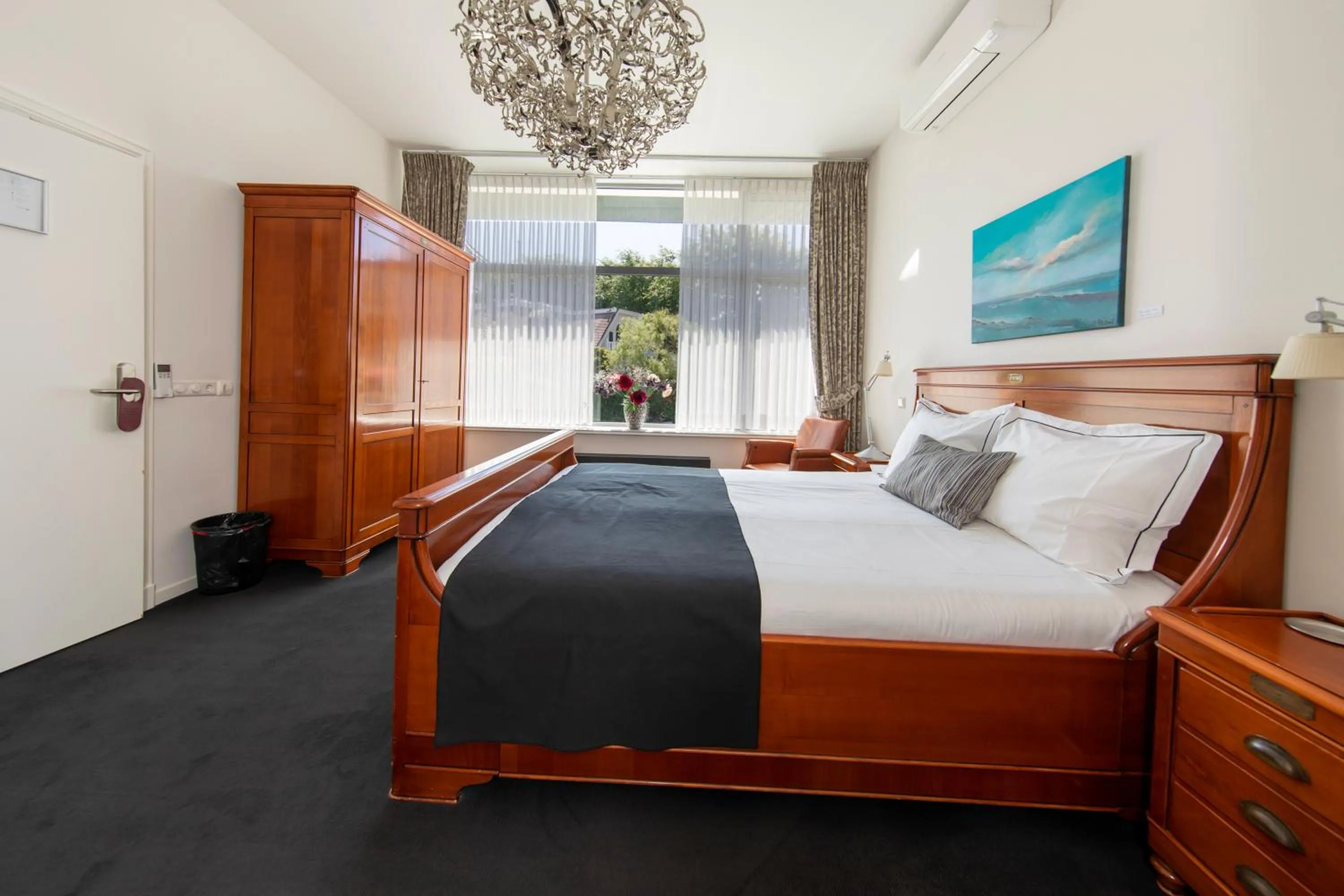 Bed in Hotel La Rosa Amsterdam Beach