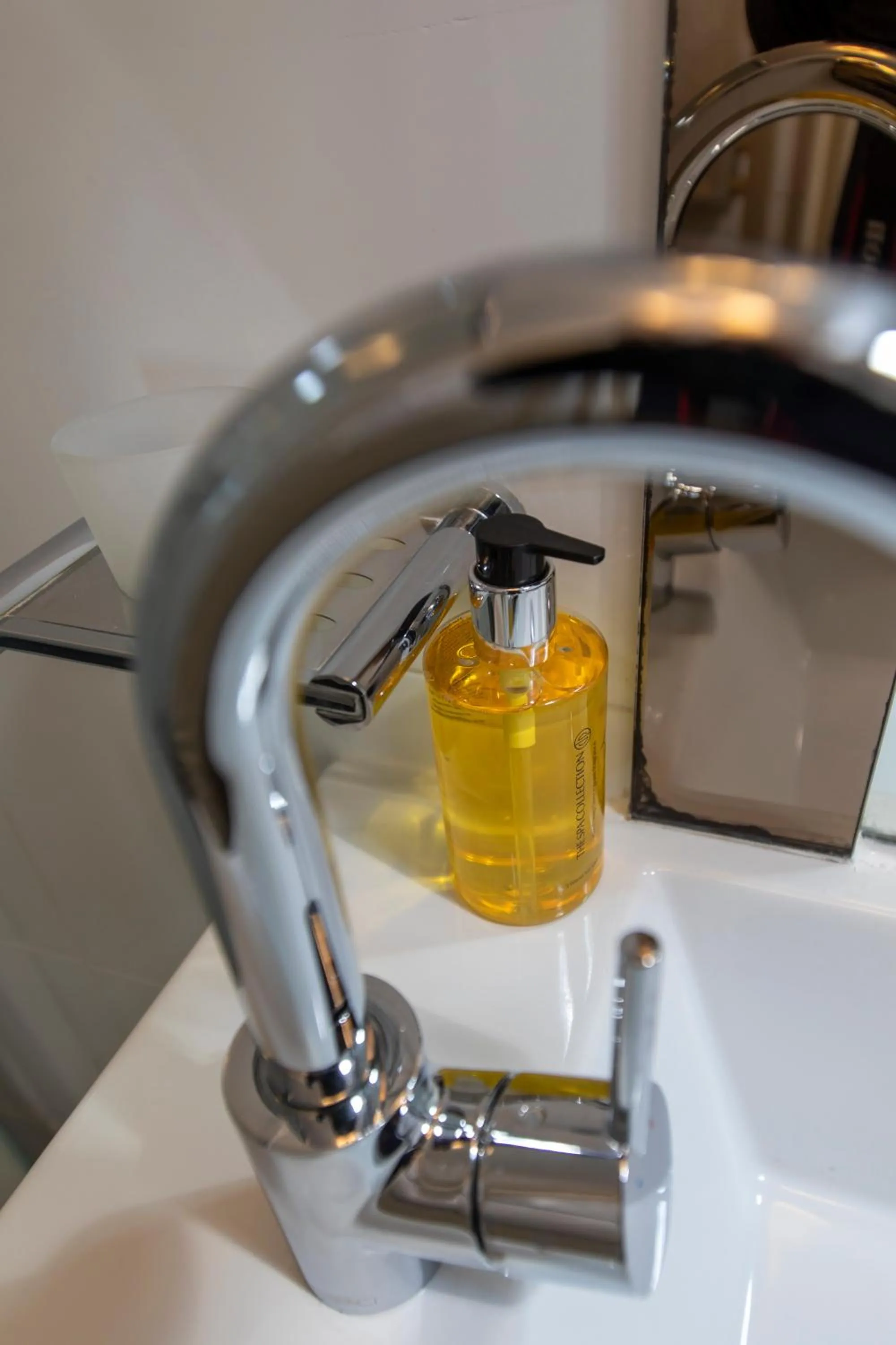 Bathroom in Hotel La Rosa Amsterdam Beach
