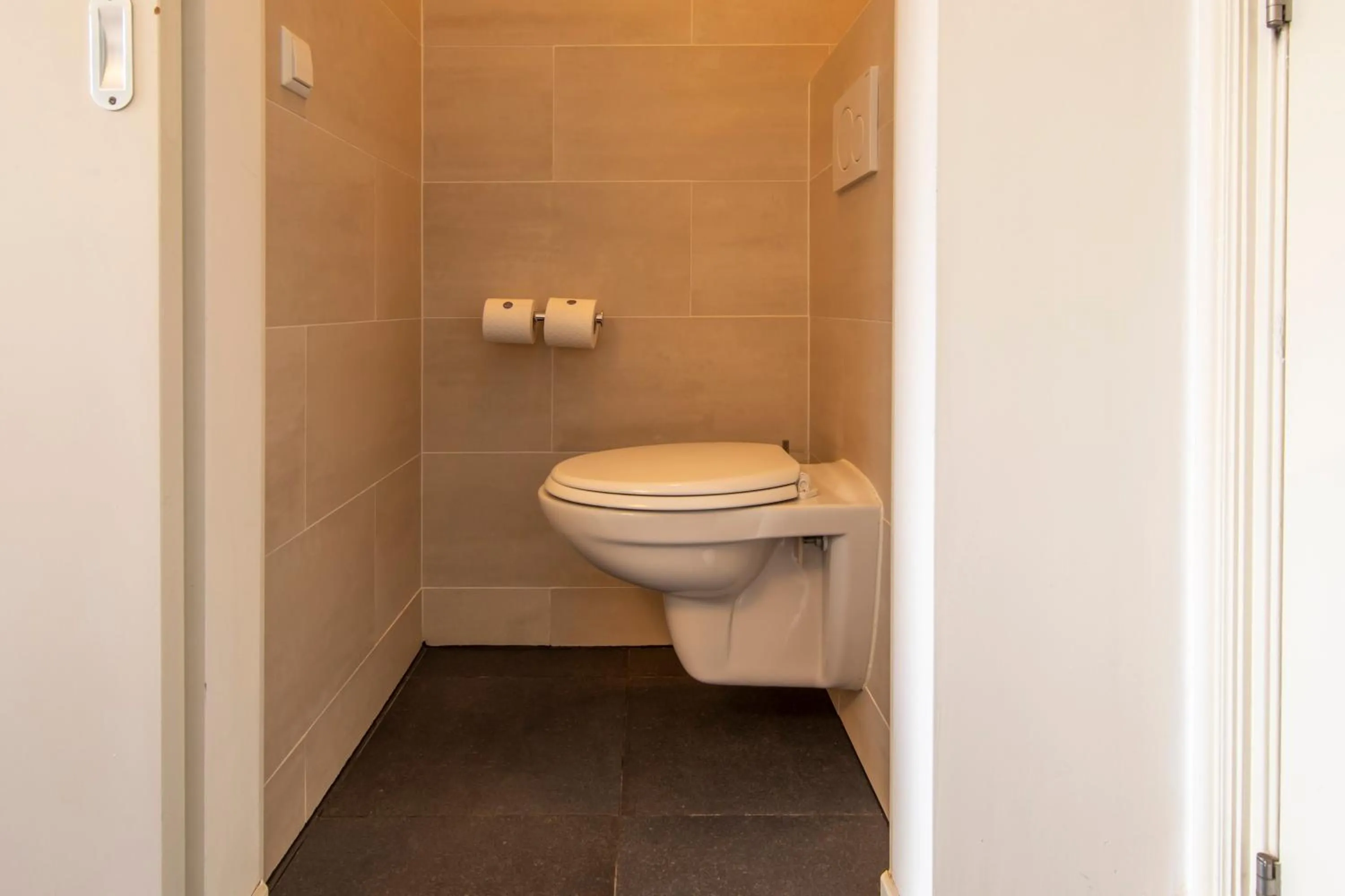 Toilet in Hotel La Rosa Amsterdam Beach