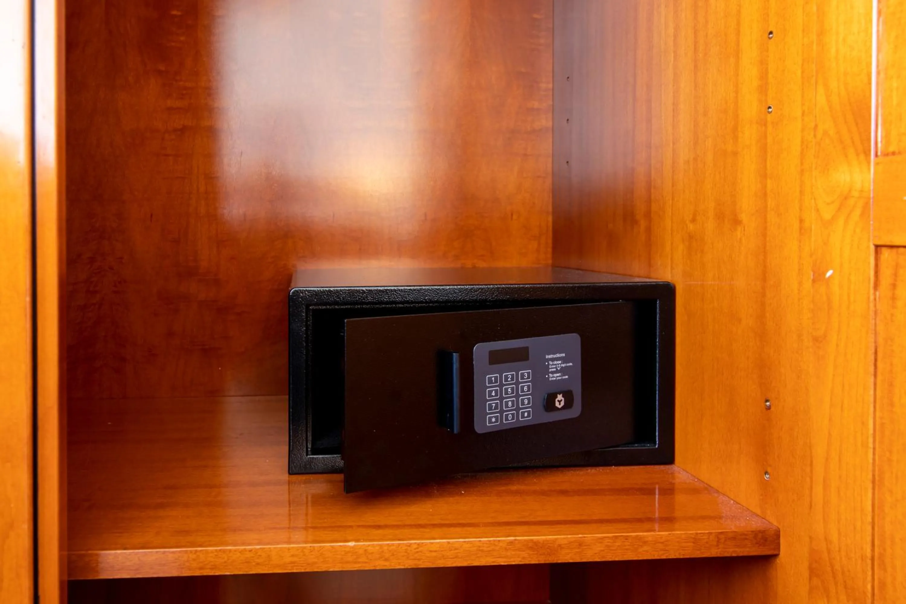 microwave in Hotel La Rosa Amsterdam Beach