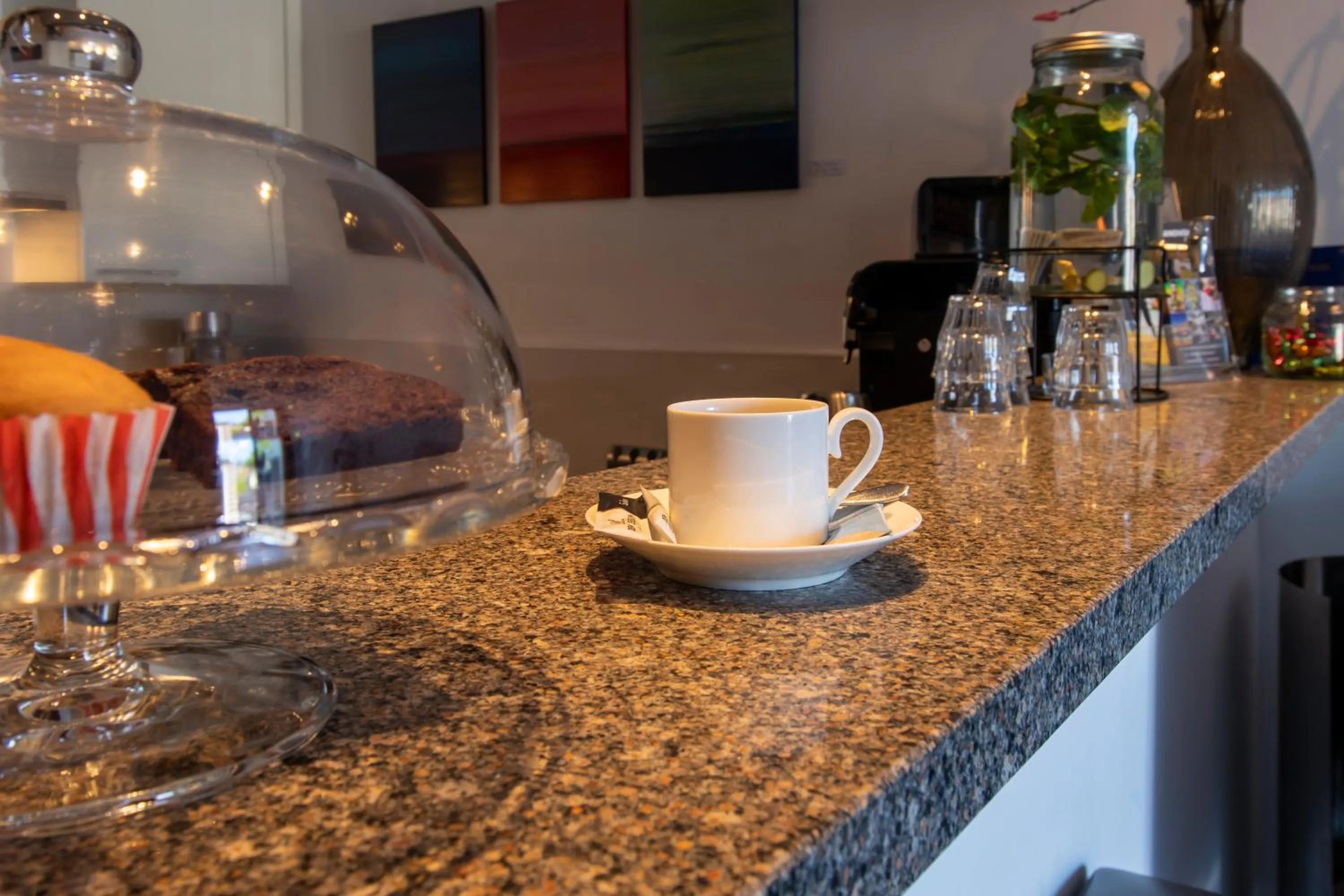 Coffee/tea facilities in Hotel La Rosa Amsterdam Beach