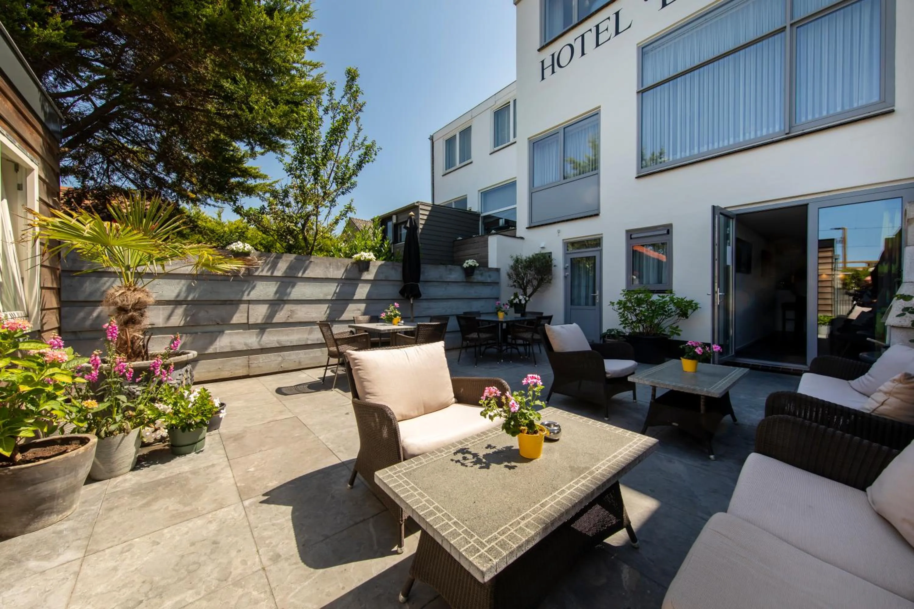 Patio in Hotel La Rosa Amsterdam Beach