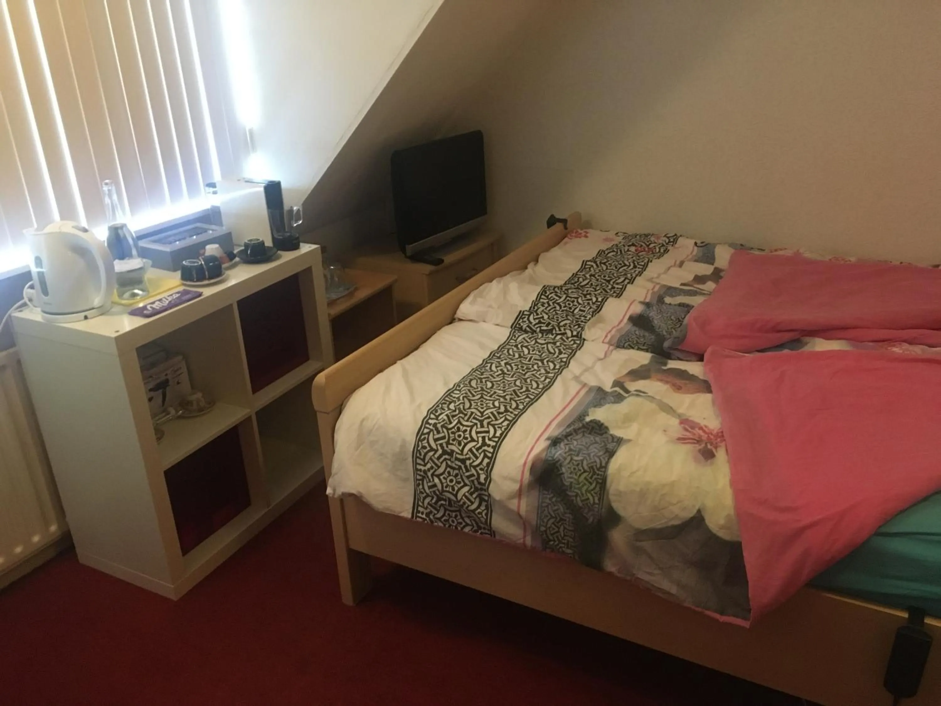 Bed in Wim's Place Schiphol Amsterdam Airport