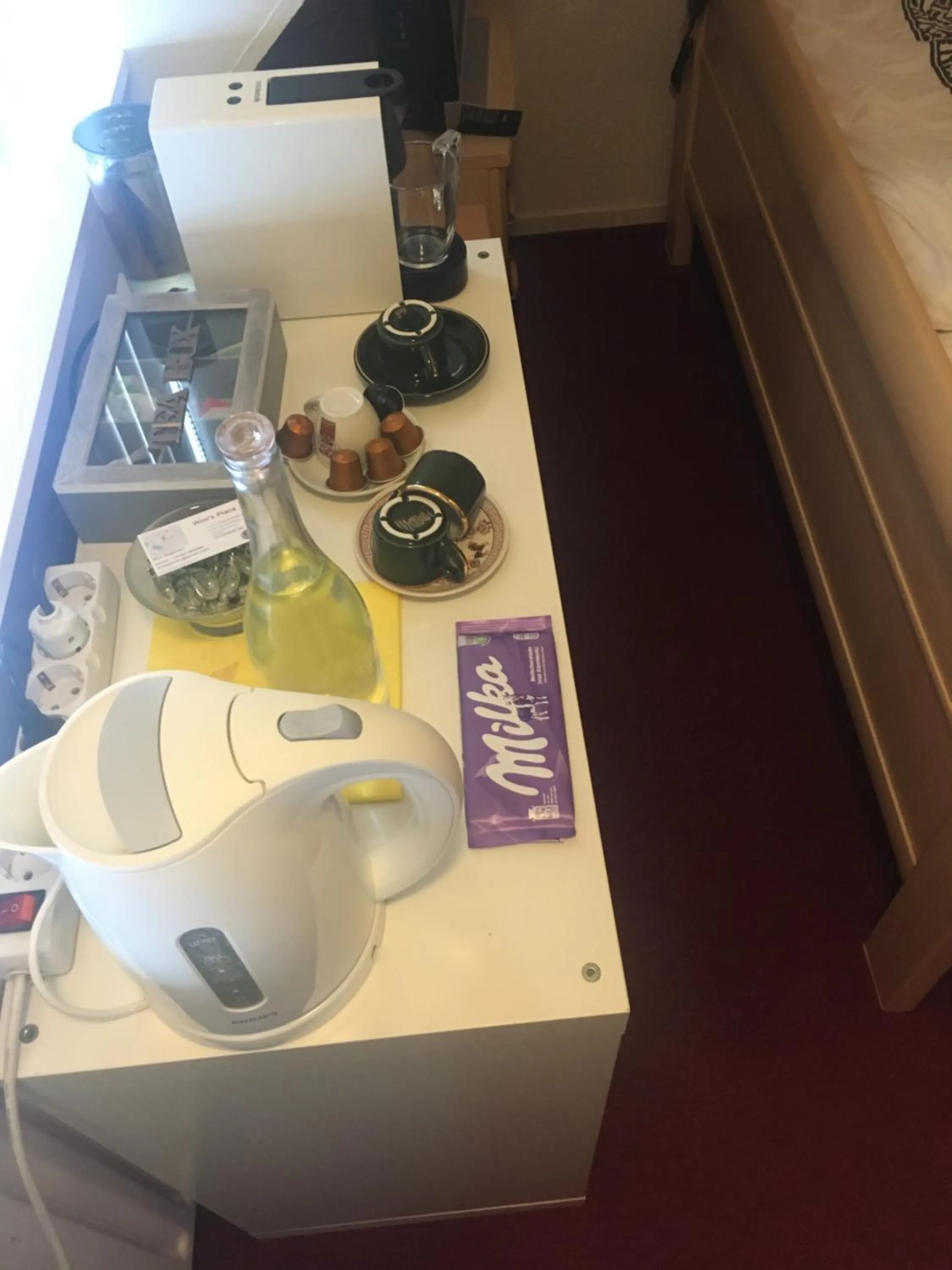 Coffee/tea facilities in Wim's Place Schiphol Amsterdam Airport