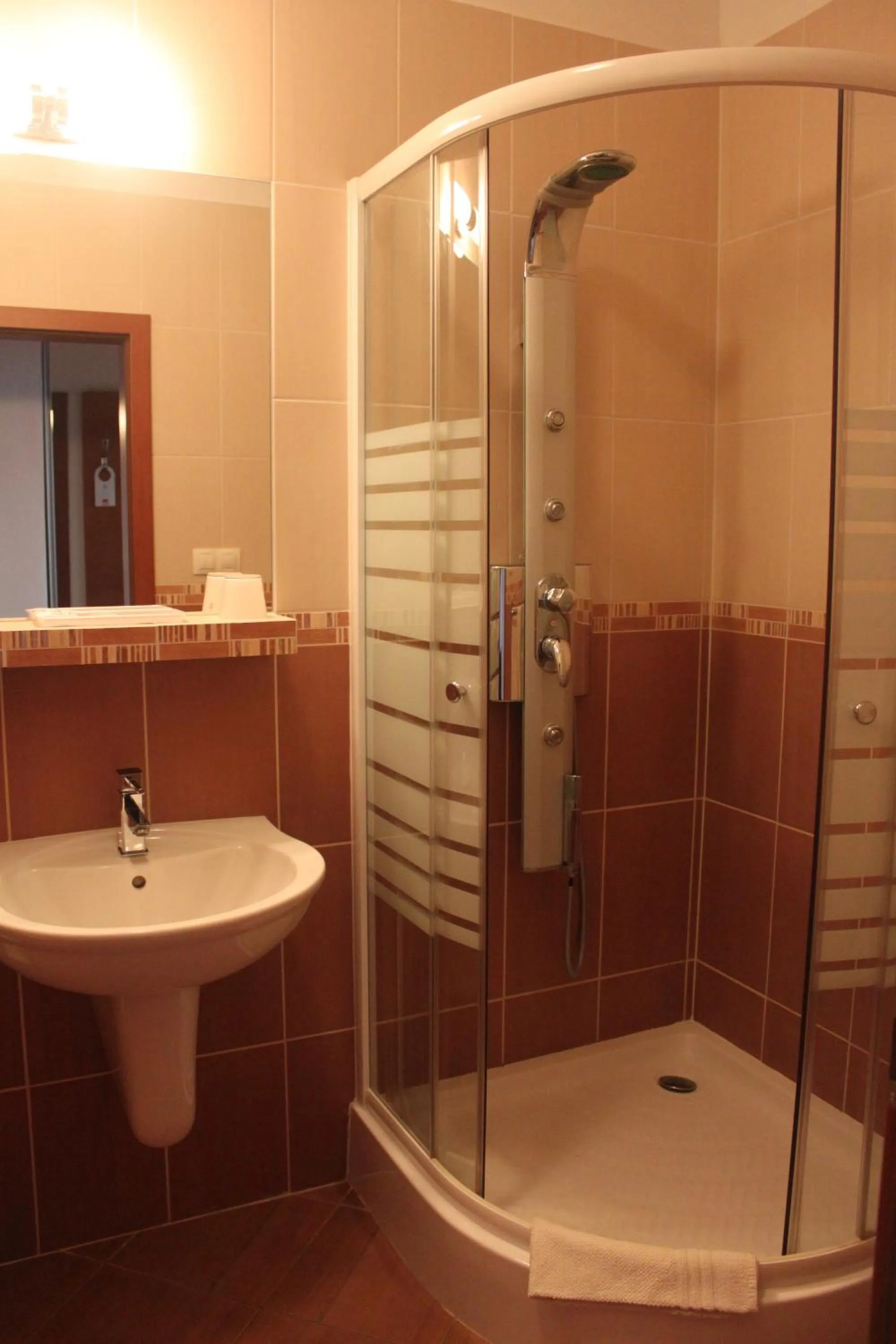 Shower in Hotel Dominika