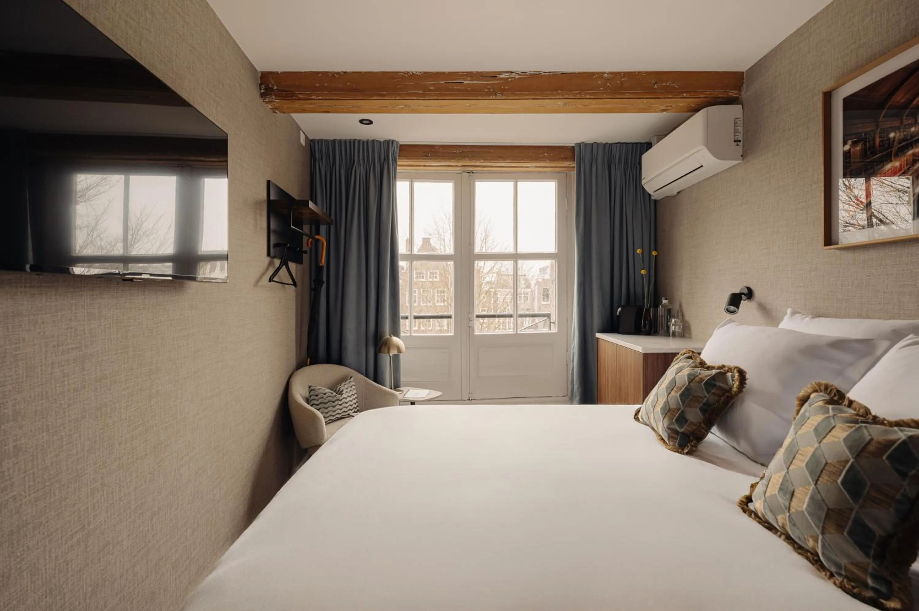 Bed in Adam's Canal House