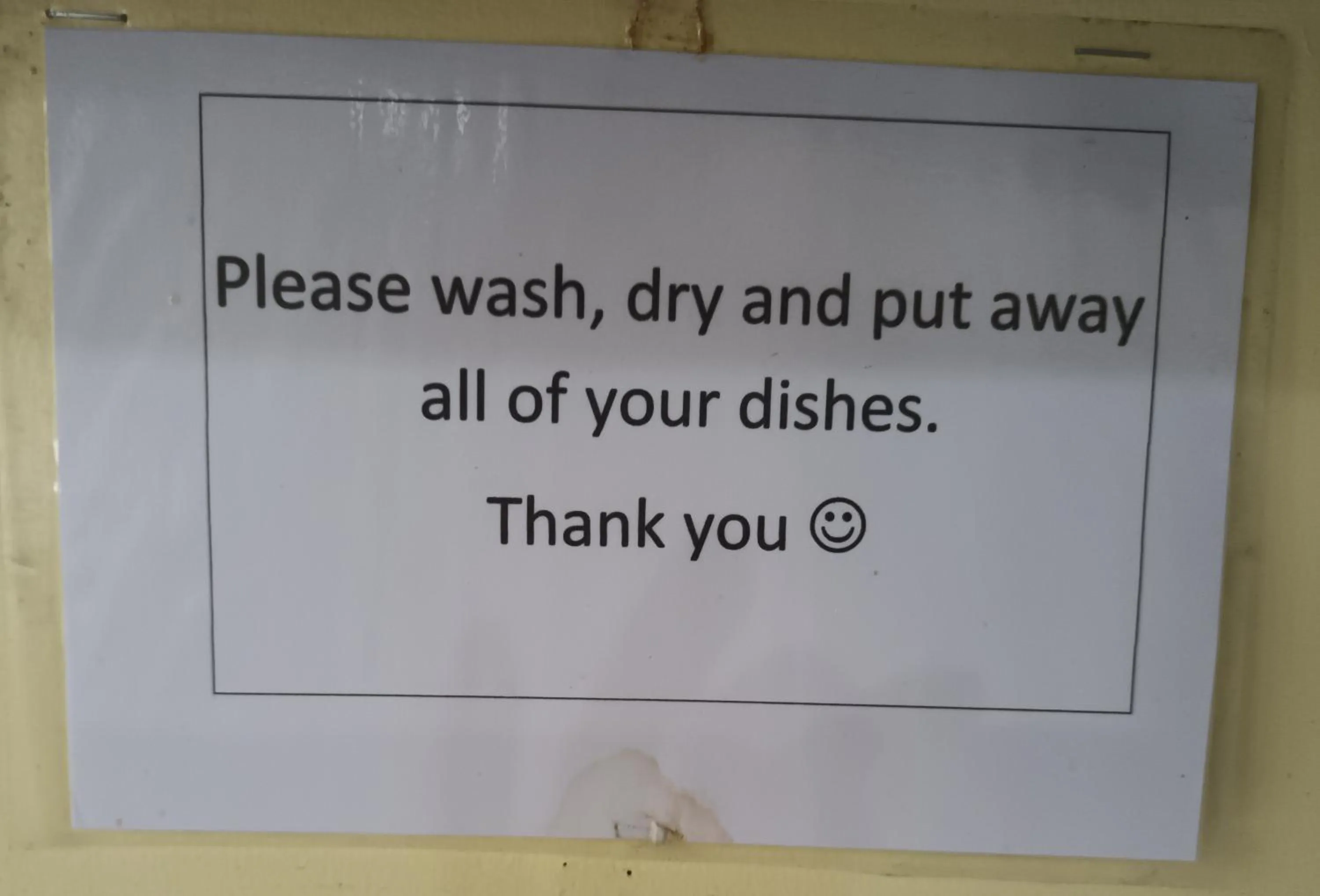 Communal kitchen in JunoHall Backpackers