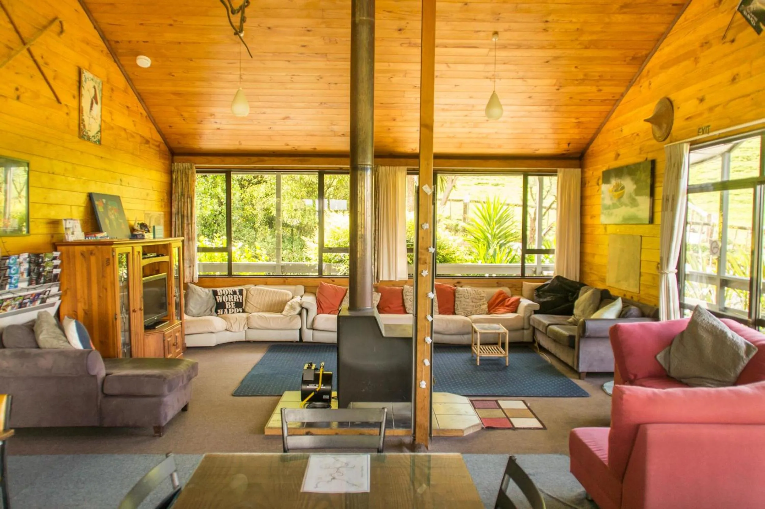 Living room in JunoHall Backpackers