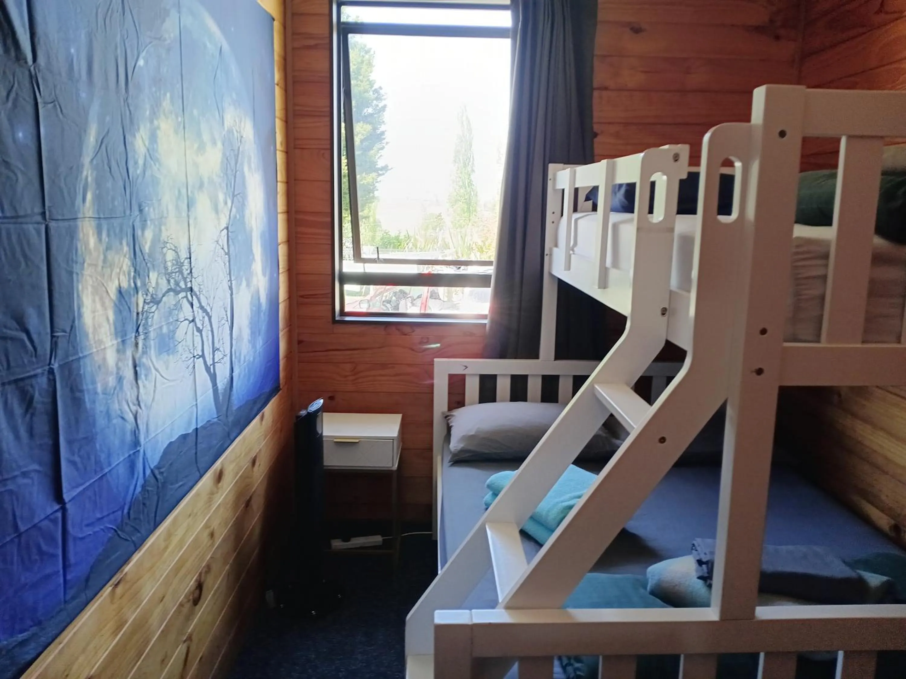 Photo of the whole room, Bed in JunoHall Backpackers