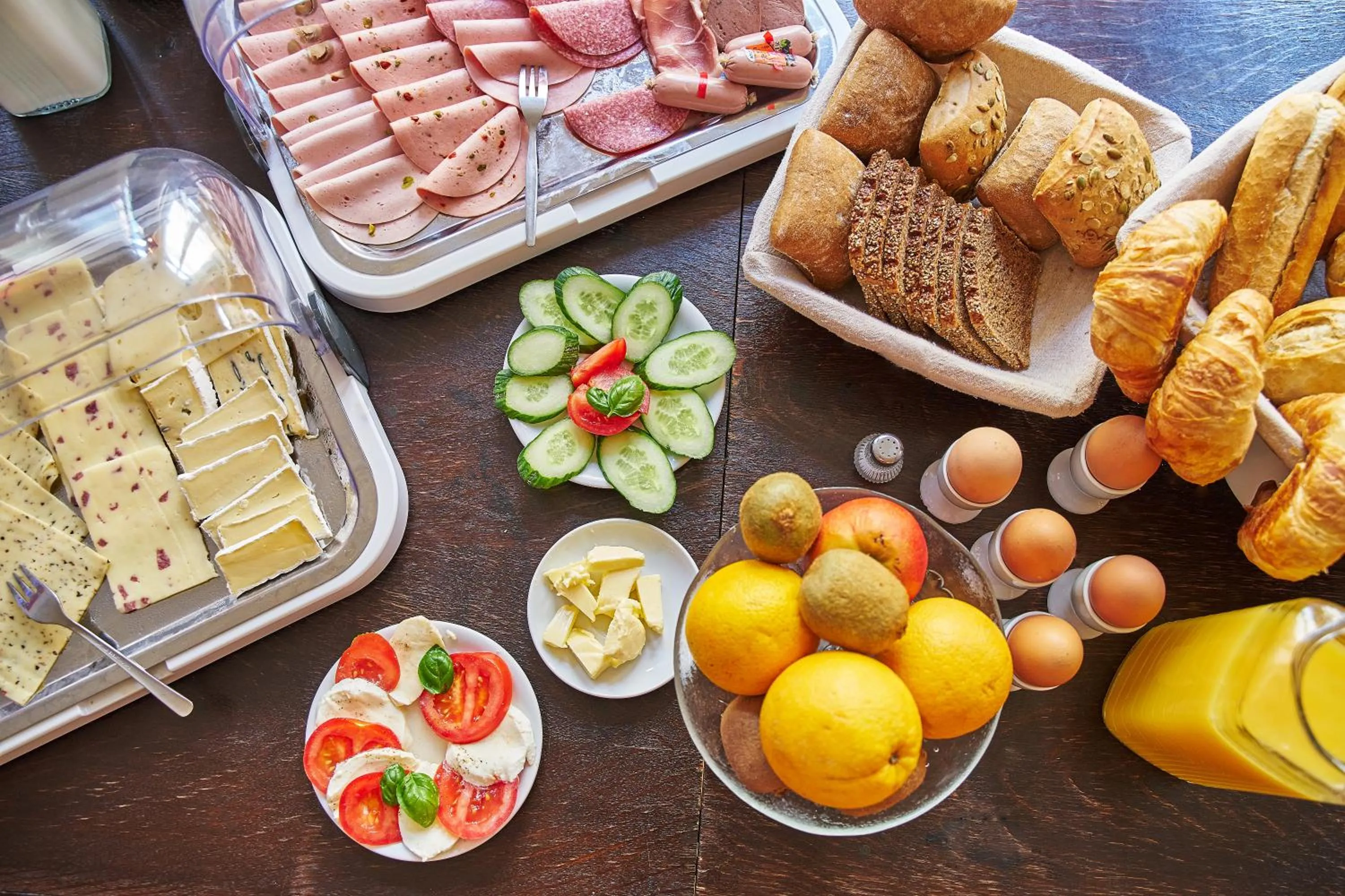 Buffet breakfast in Gwuni Mopera