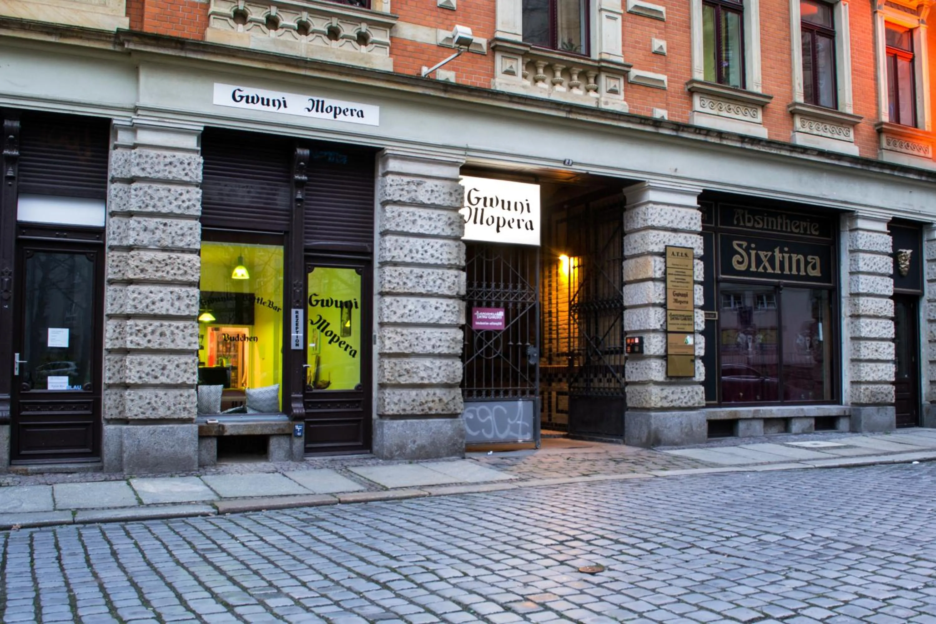 Facade/entrance in Gwuni Mopera