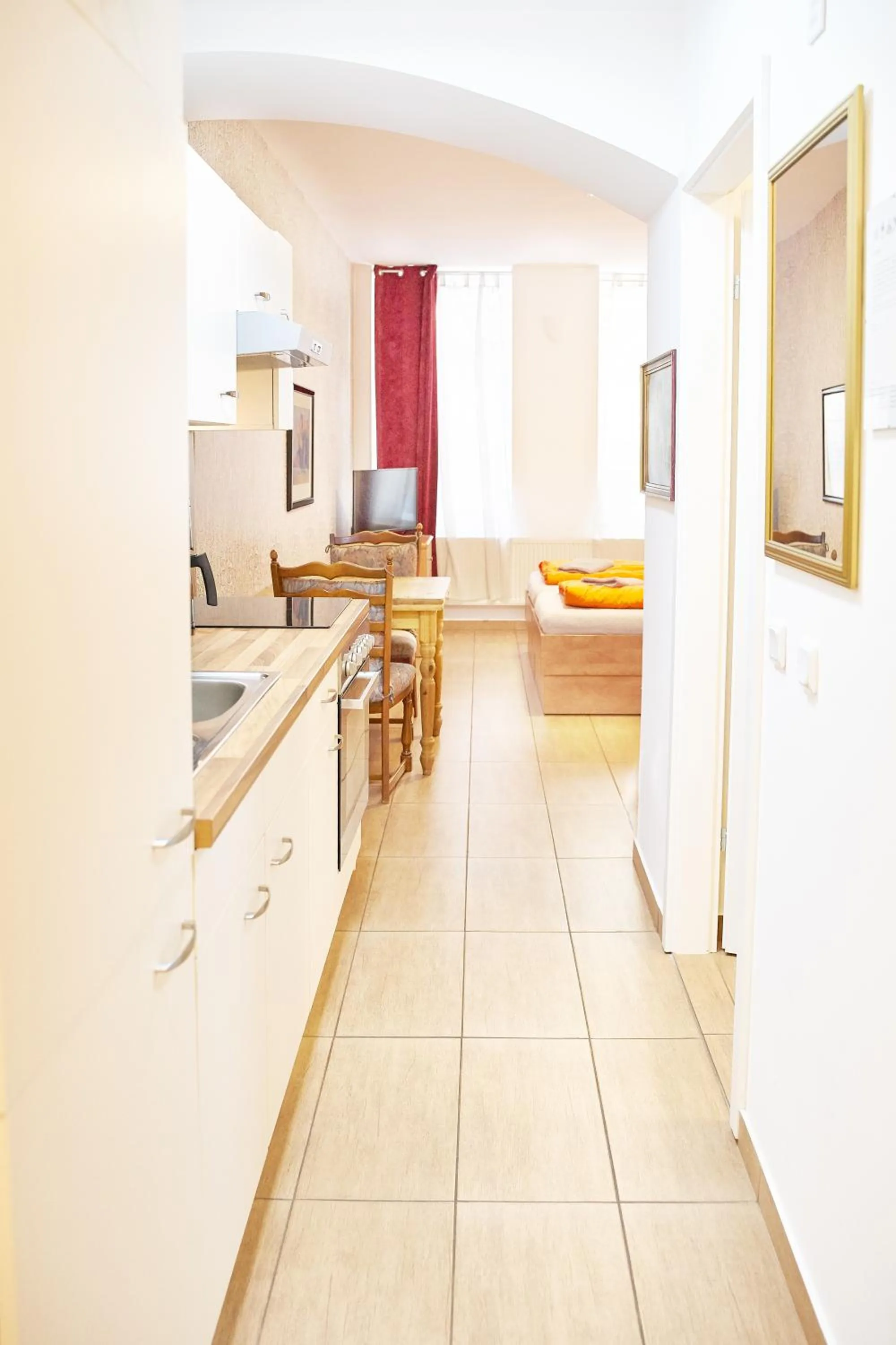 Photo of the whole room in Gwuni Mopera