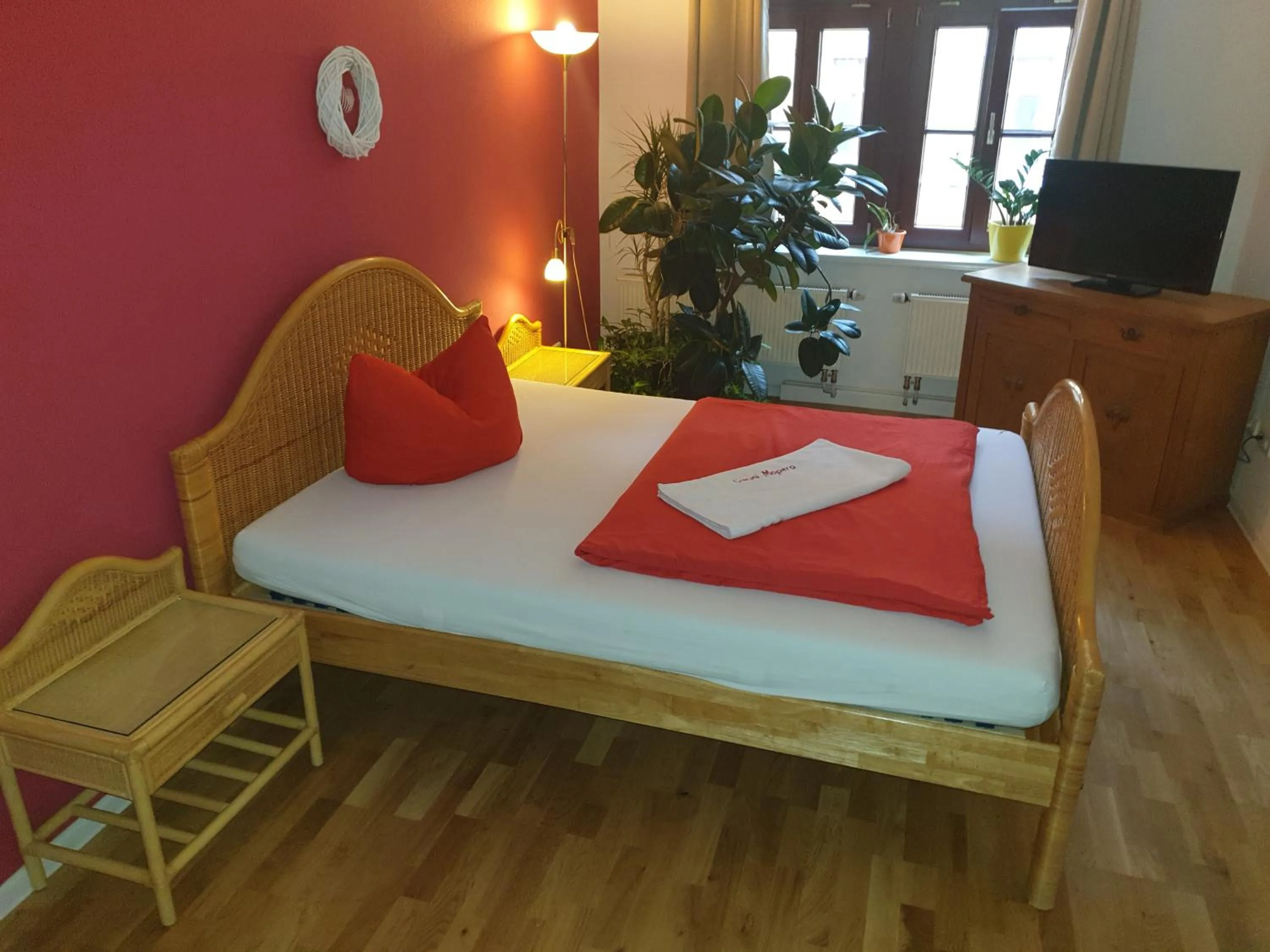 Bedroom, Bed in Gwuni Mopera