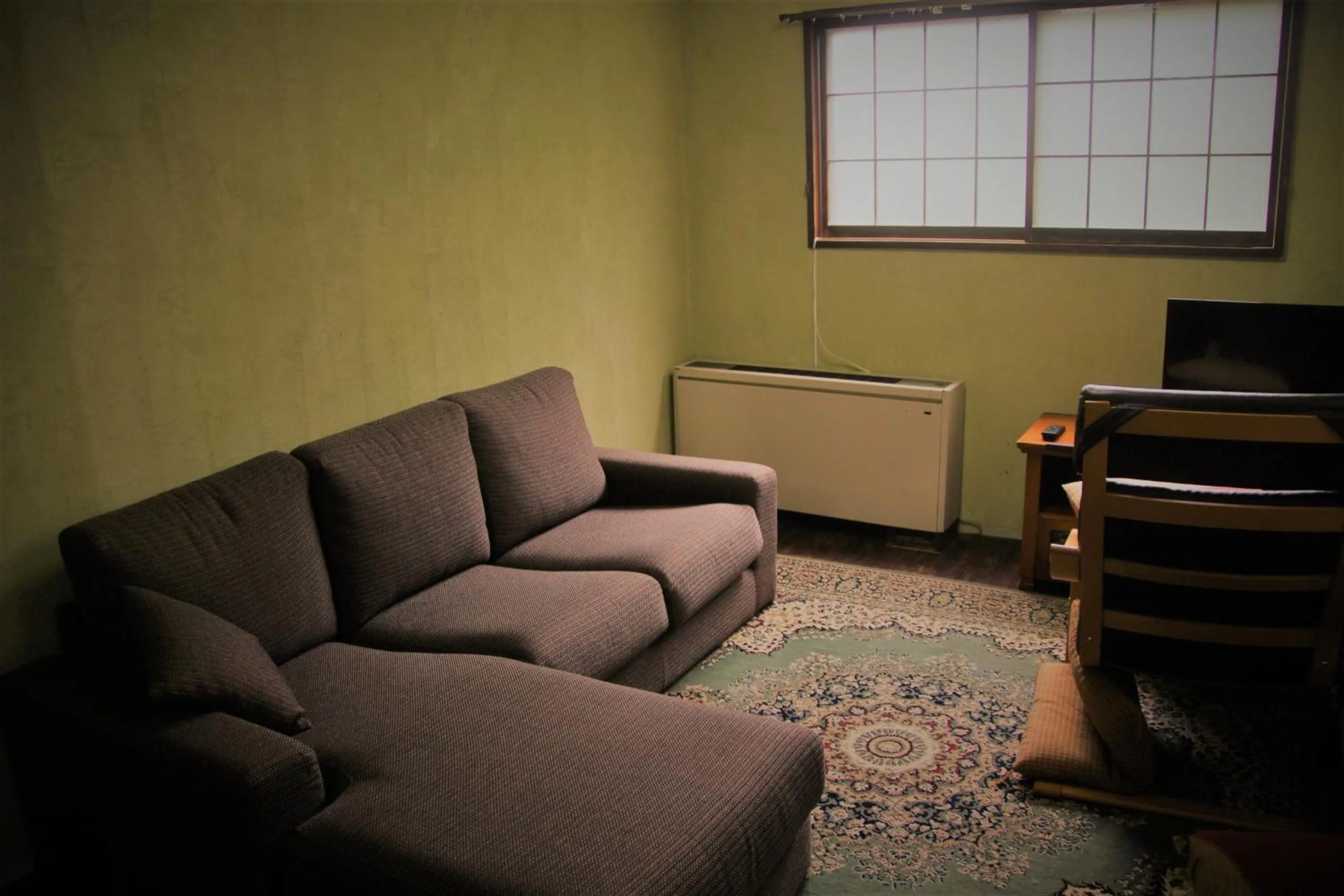 Communal lounge/ TV room in Madarao Mountain Lodge