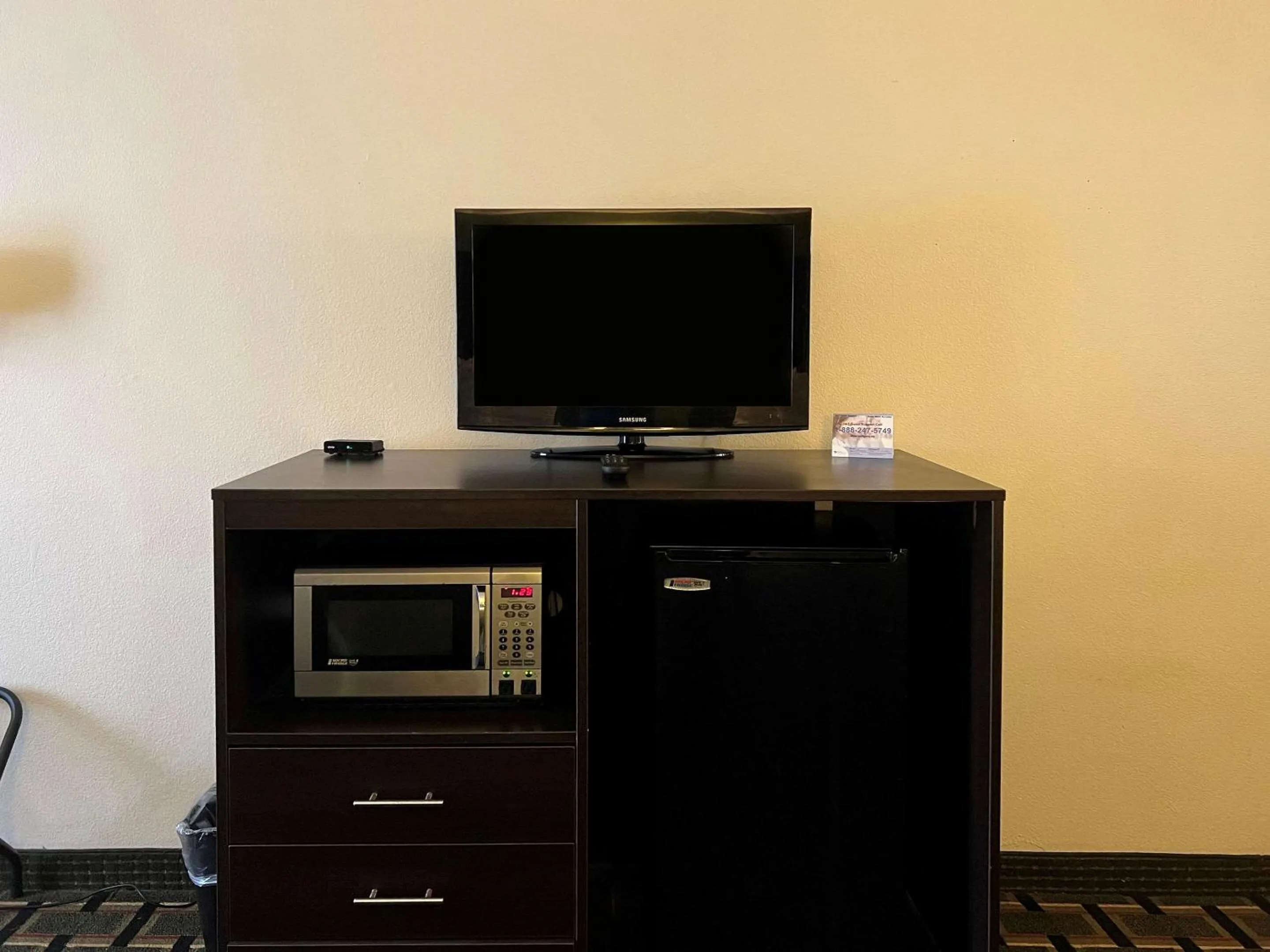TV and multimedia in Quality Inn Elkton -St Augustine South