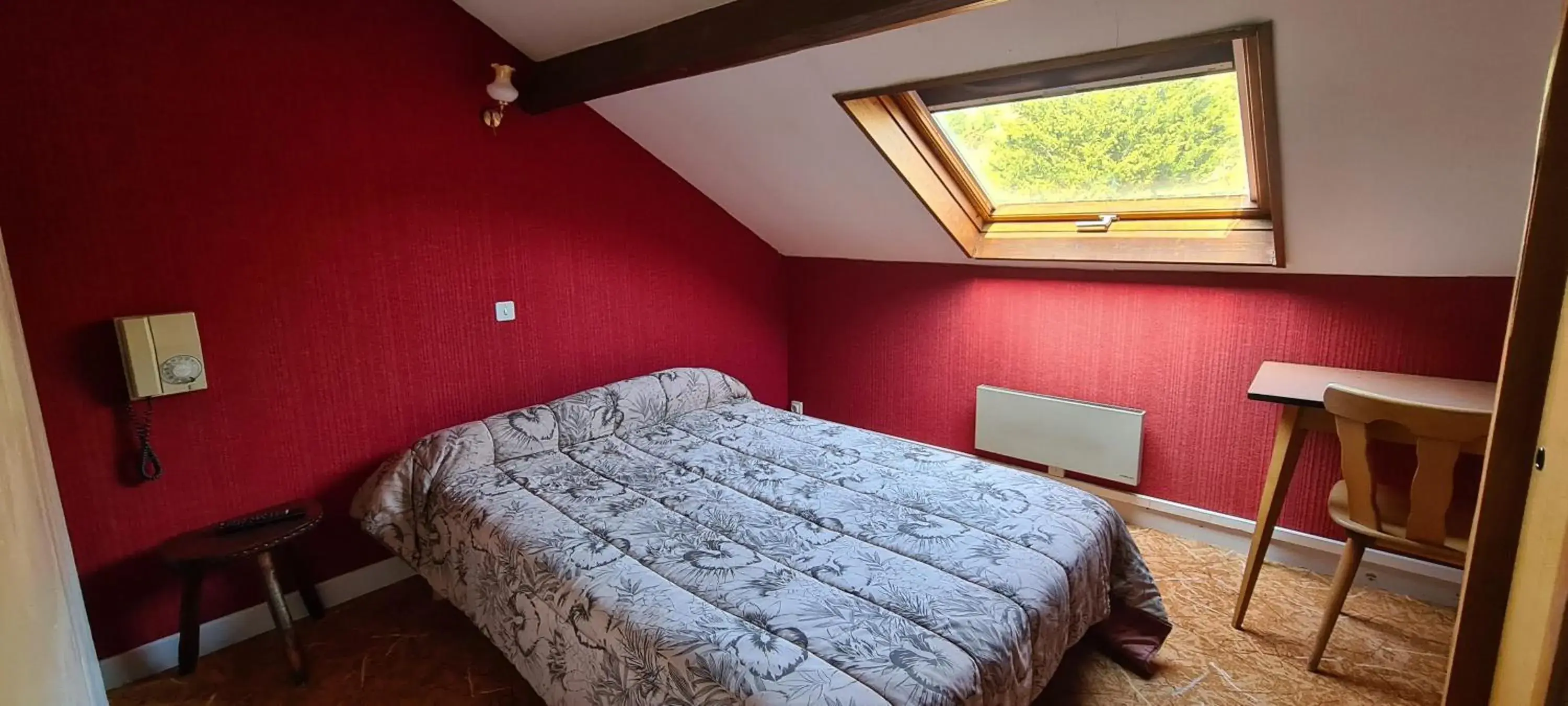 Double Room with Private Bathroom - single occupancy in Garabit Hotel Double Room with Private Bathroom - single occupancy in Garabit Hotel