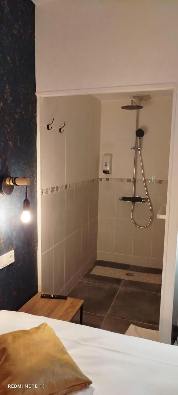 Bathroom, Bed in Garabit Hotel