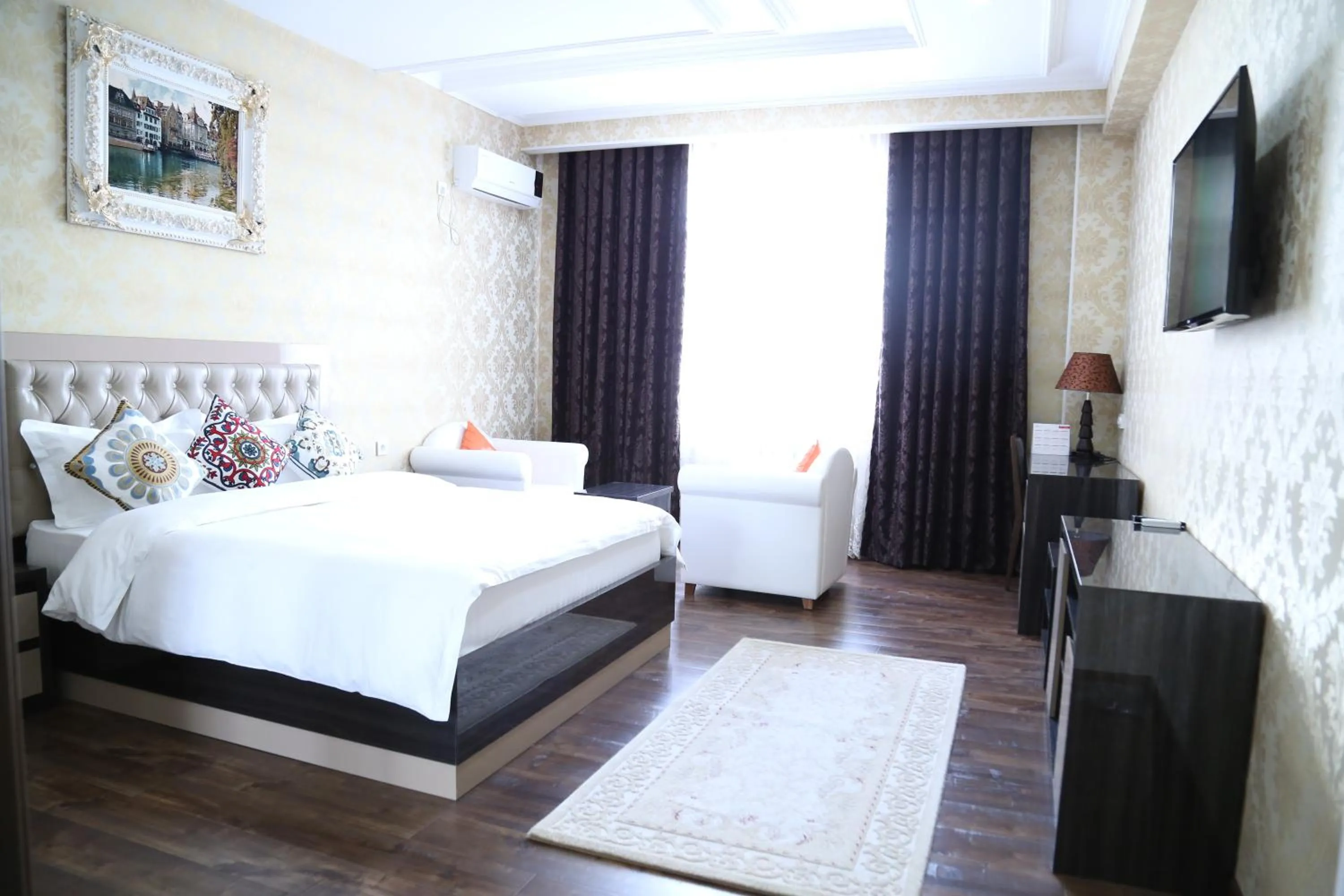 Photo of the whole room, Bed in Sunrise Apartments