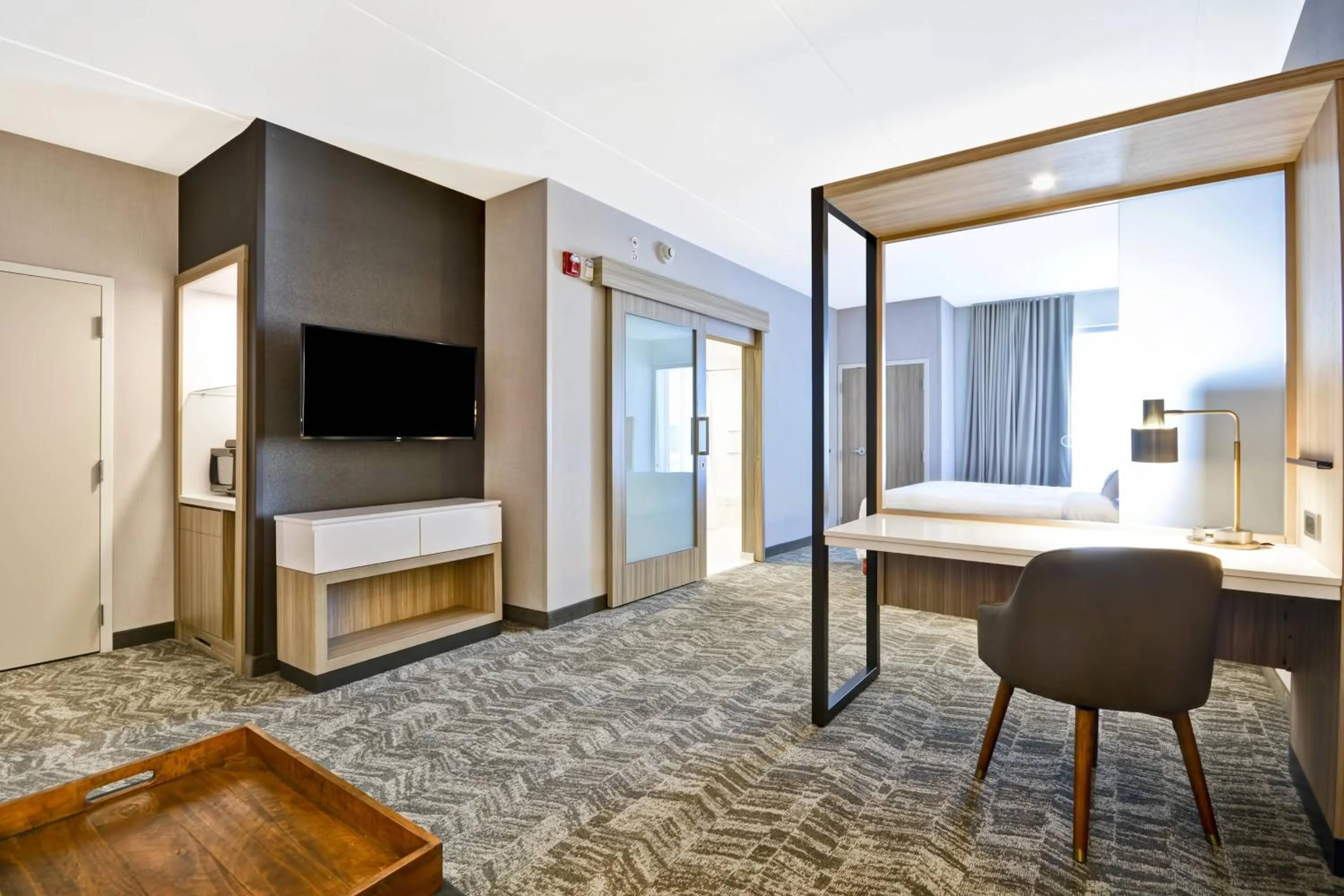 Living room, Bed in SpringHill Suites by Marriott Cincinnati Blue Ash