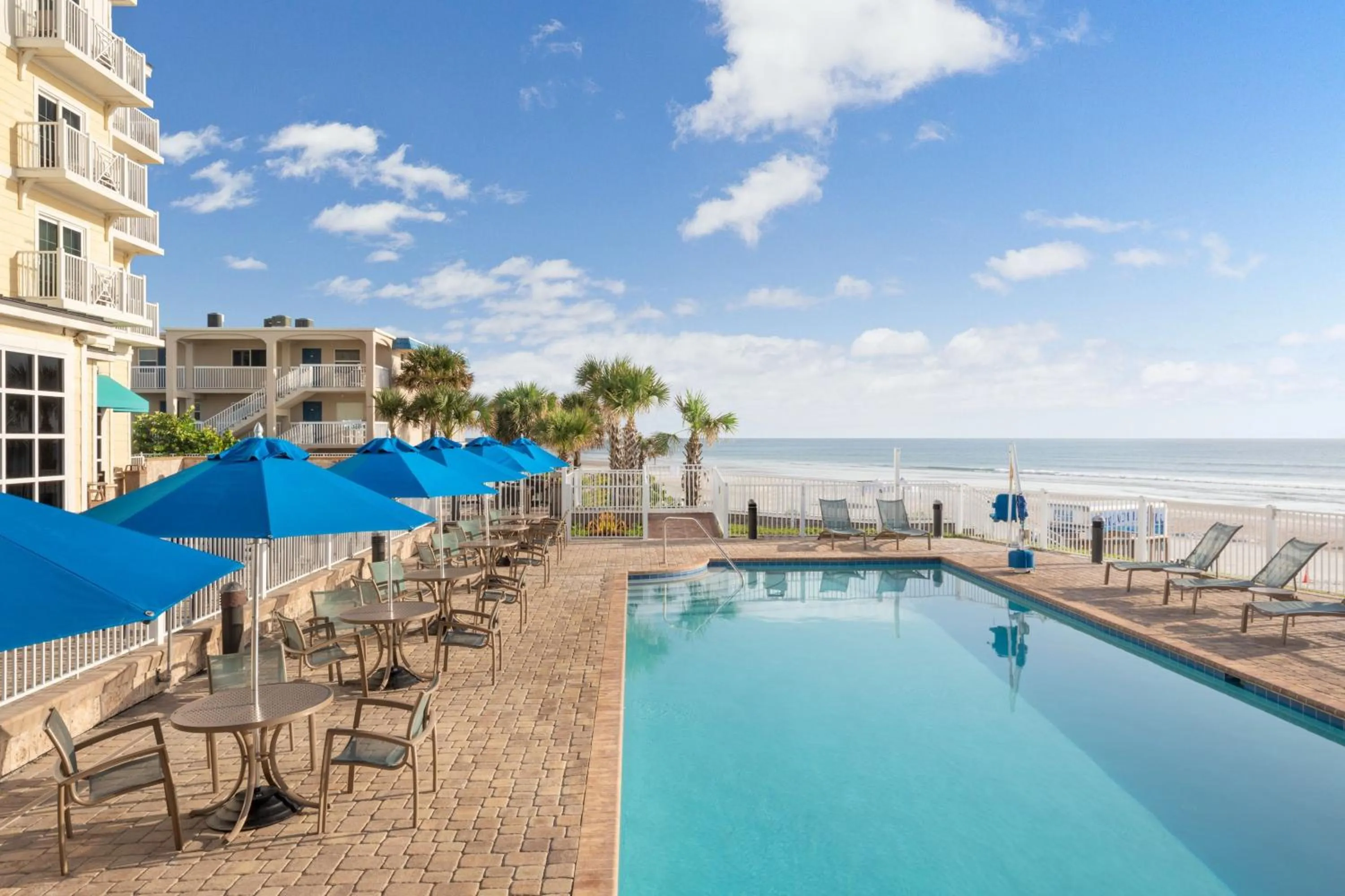 Swimming pool in SpringHill Suites by Marriott New Smyrna Beach