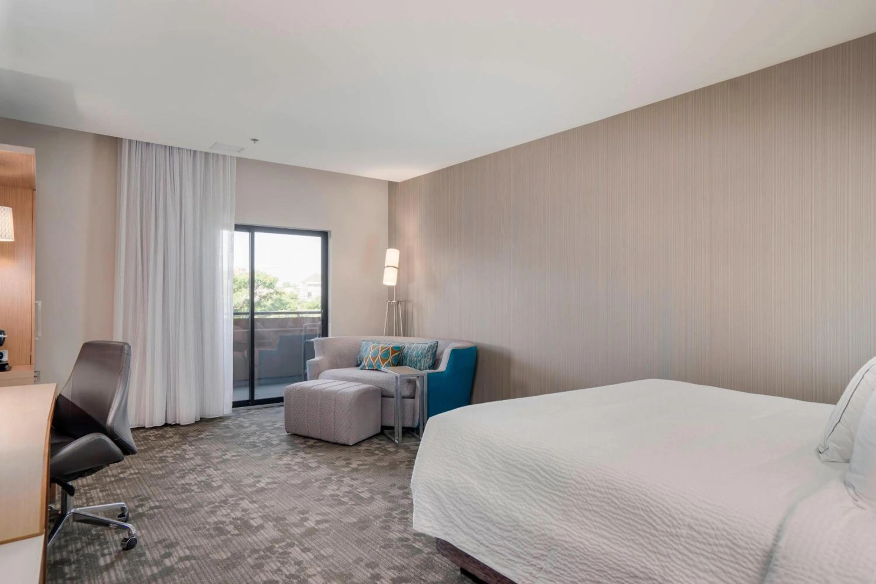 Photo of the whole room, Bed in Courtyard by Marriott Niagara Falls, USA