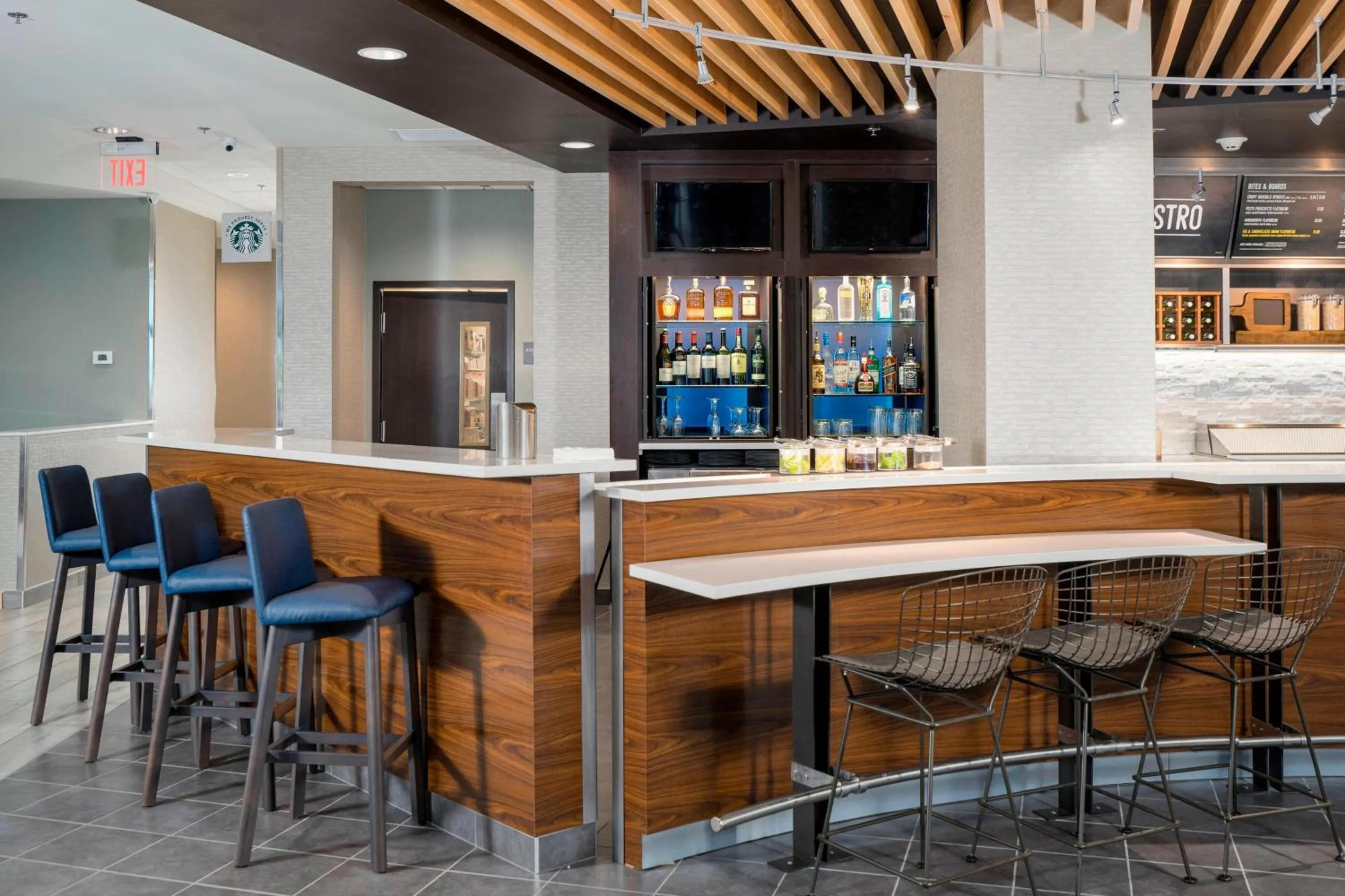 Lounge or bar in Courtyard by Marriott Niagara Falls, USA