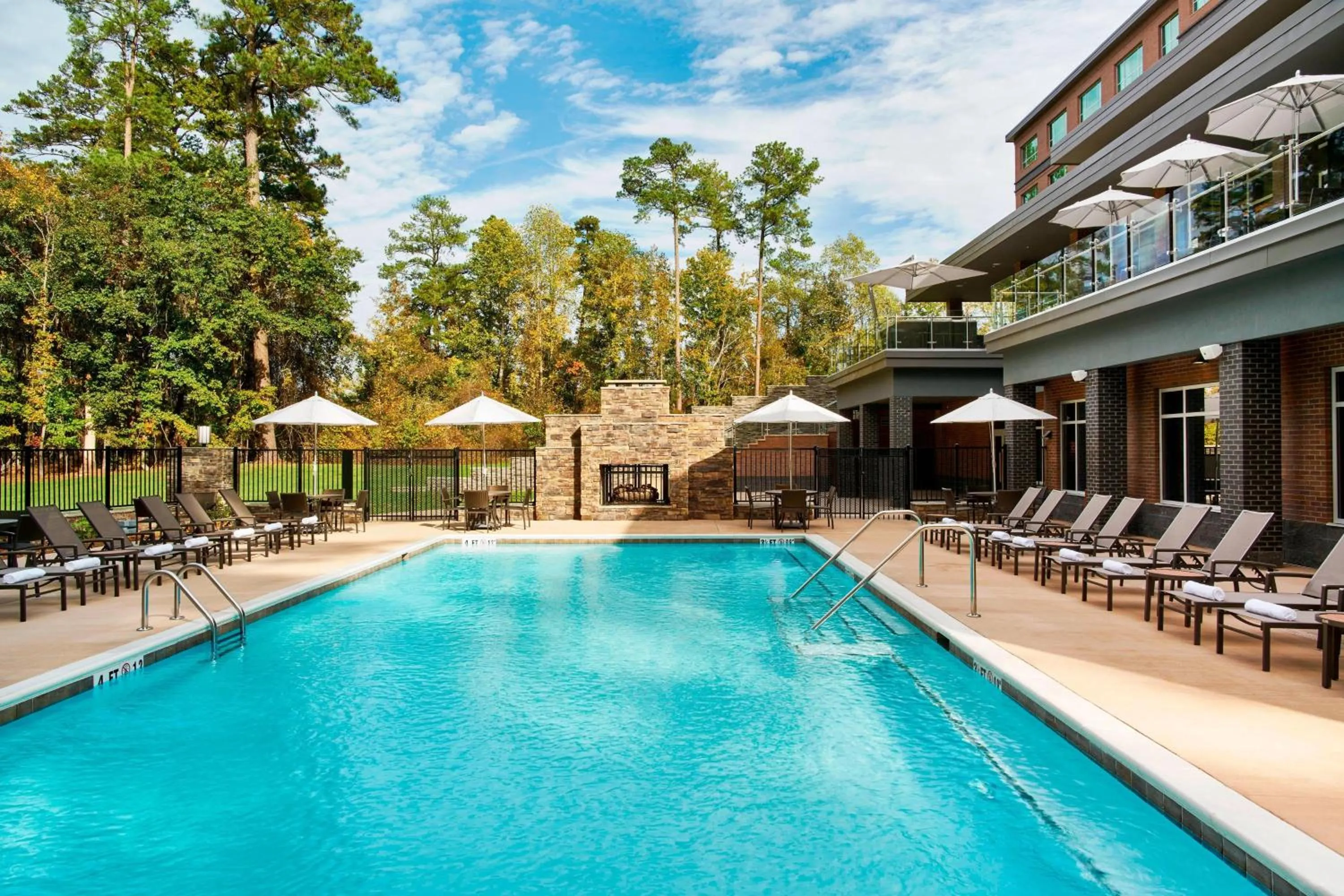 Swimming pool in The StateView Hotel, Autograph Collection