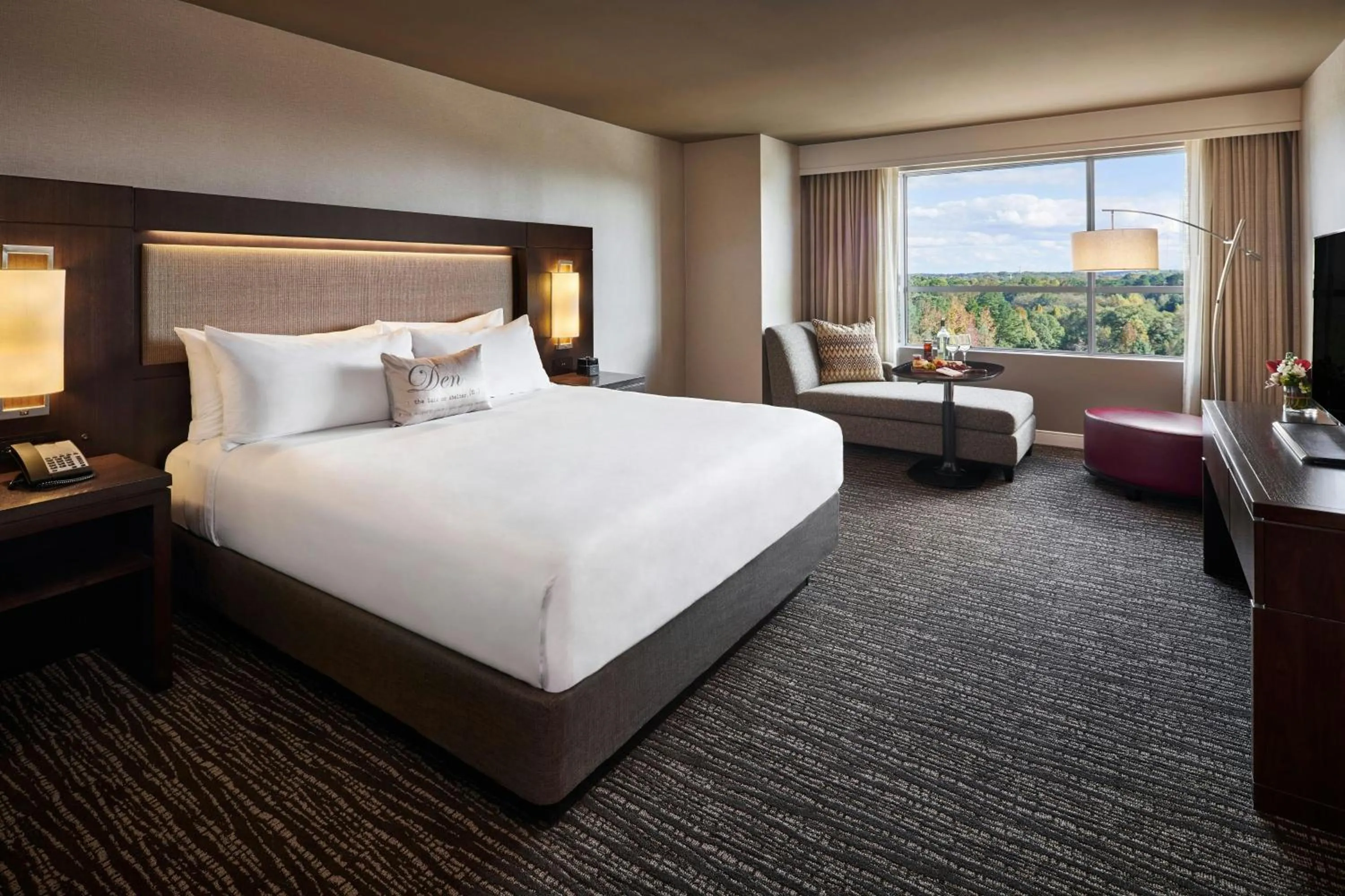 Photo of the whole room, Bed in The StateView Hotel, Autograph Collection