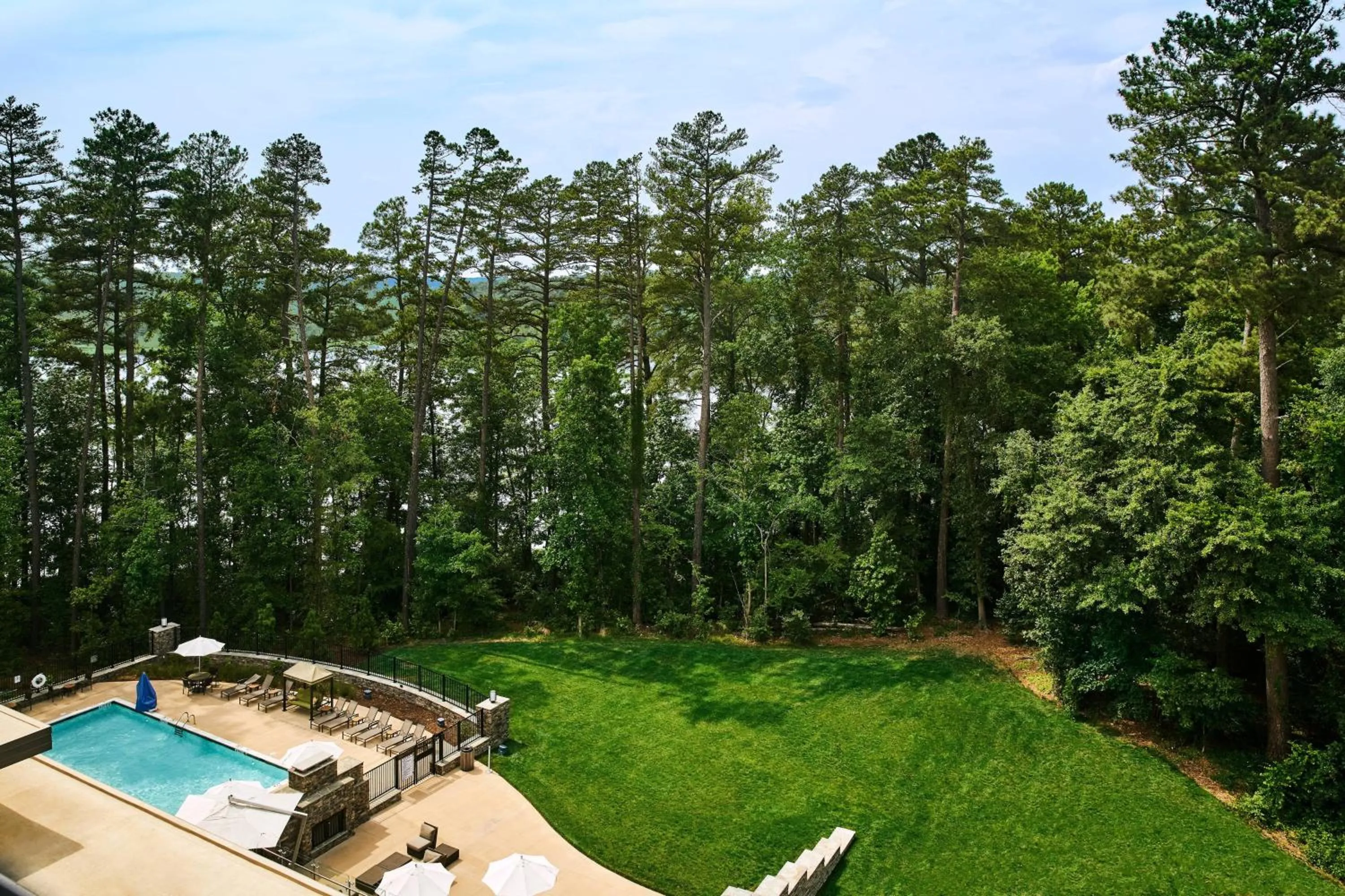Swimming pool in The StateView Hotel, Autograph Collection