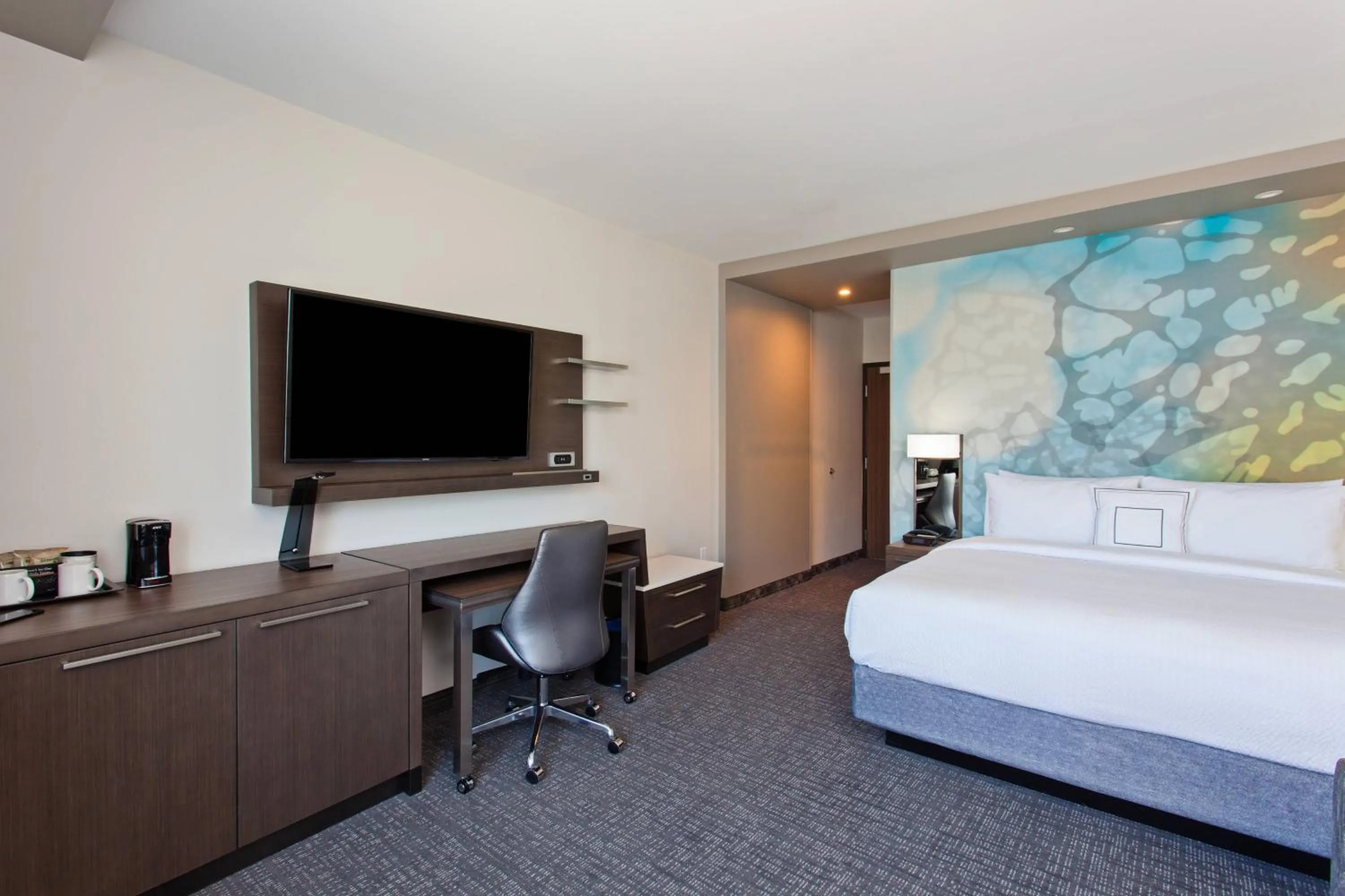 Photo of the whole room, Bed in Courtyard by Marriott San Diego El Cajon