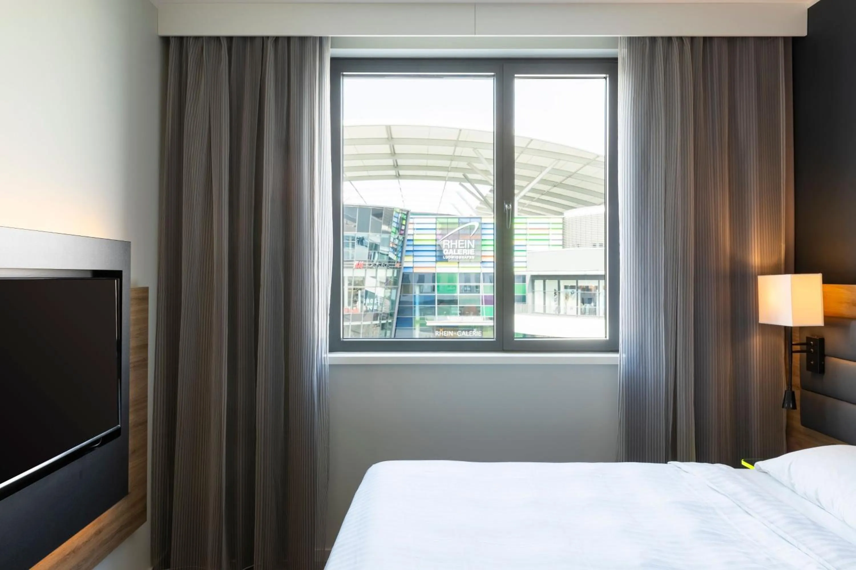 Photo of the whole room, Bed in Moxy Ludwigshafen