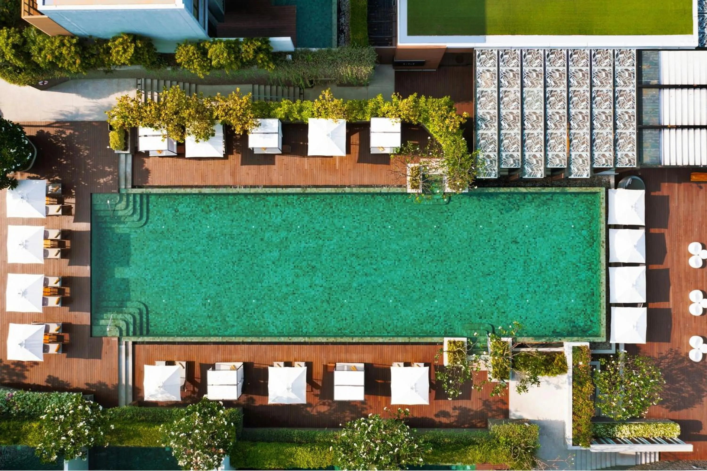 Swimming pool in Renaissance Pattaya Resort & Spa